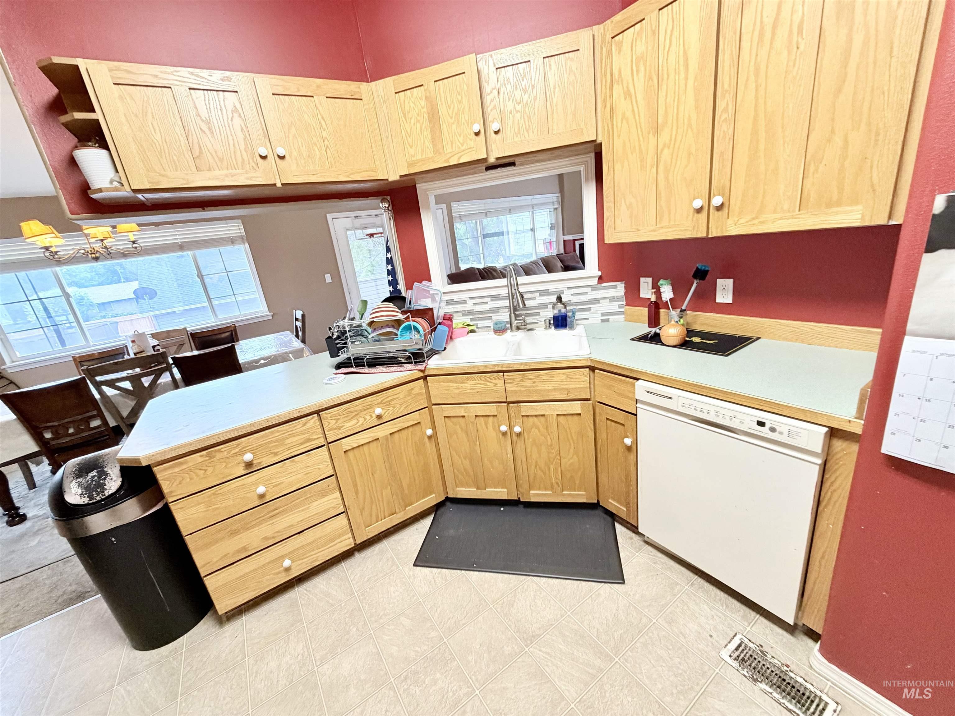 101 Jasper Dr Property Photo 6