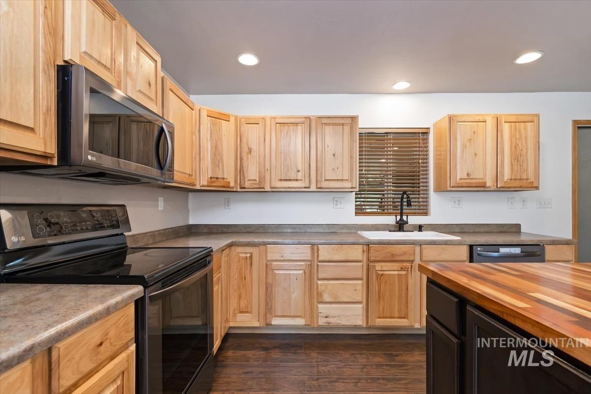 417 Elk Creek Rd Property Photo 16