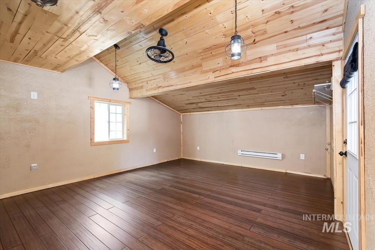 417 Elk Creek Rd Property Photo 17