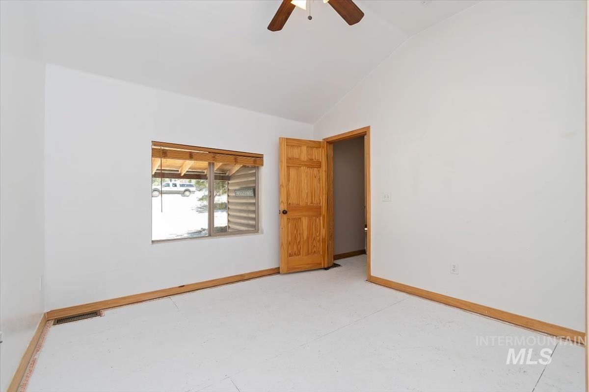 417 Elk Creek Rd Property Photo 23