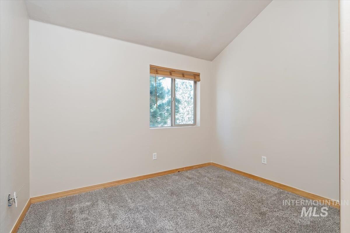 417 Elk Creek Rd Property Photo 28