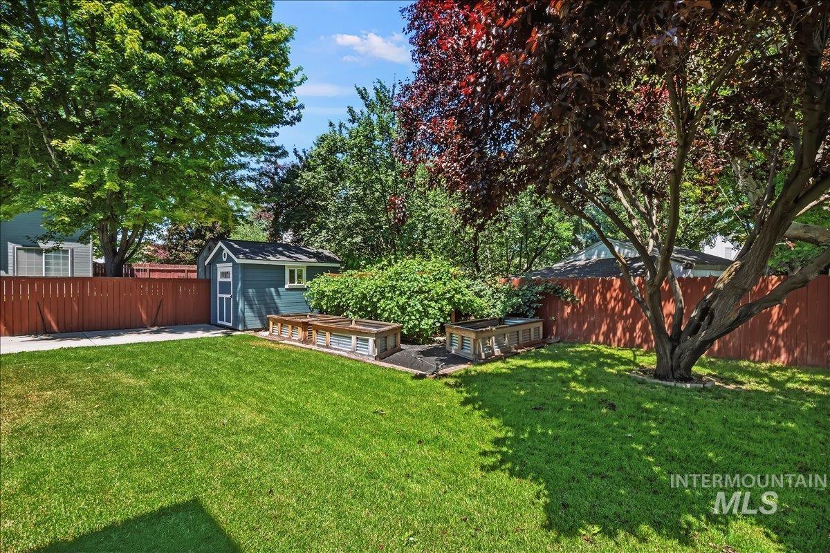 2078 W Lowry Street Property Photo 12