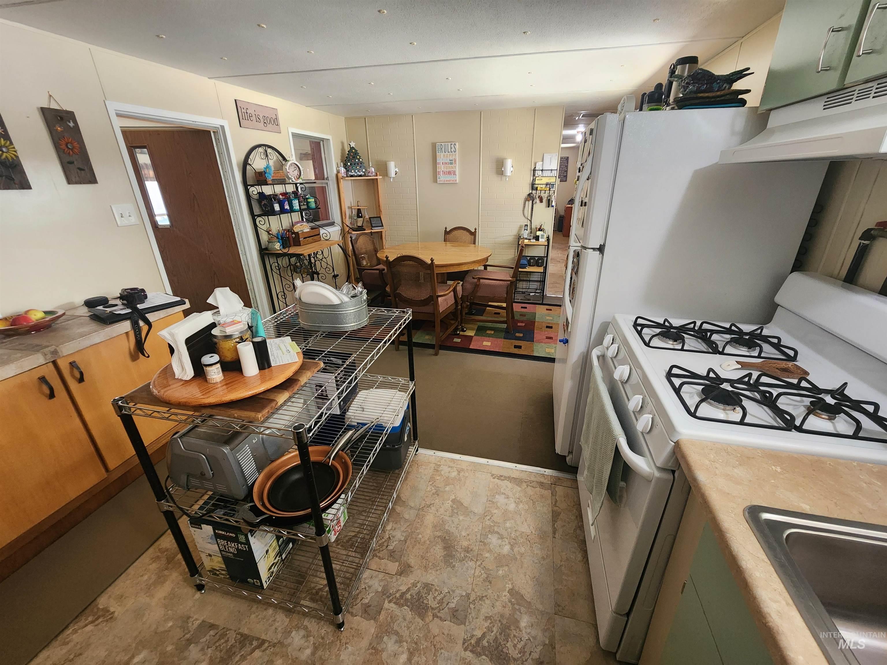 38 E Foster Street Property Photo 6