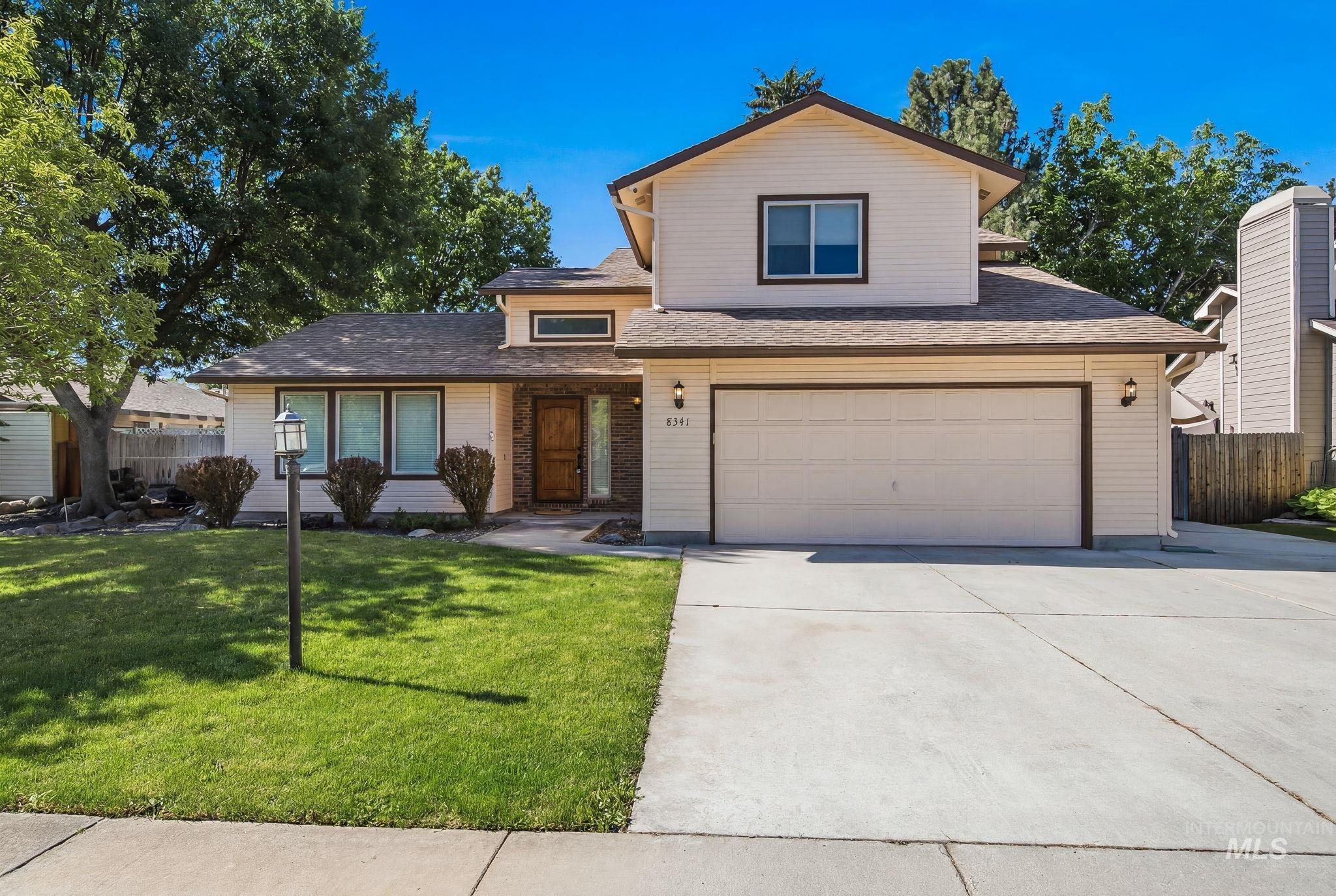 8341 W Pomona Court Property Photo 1