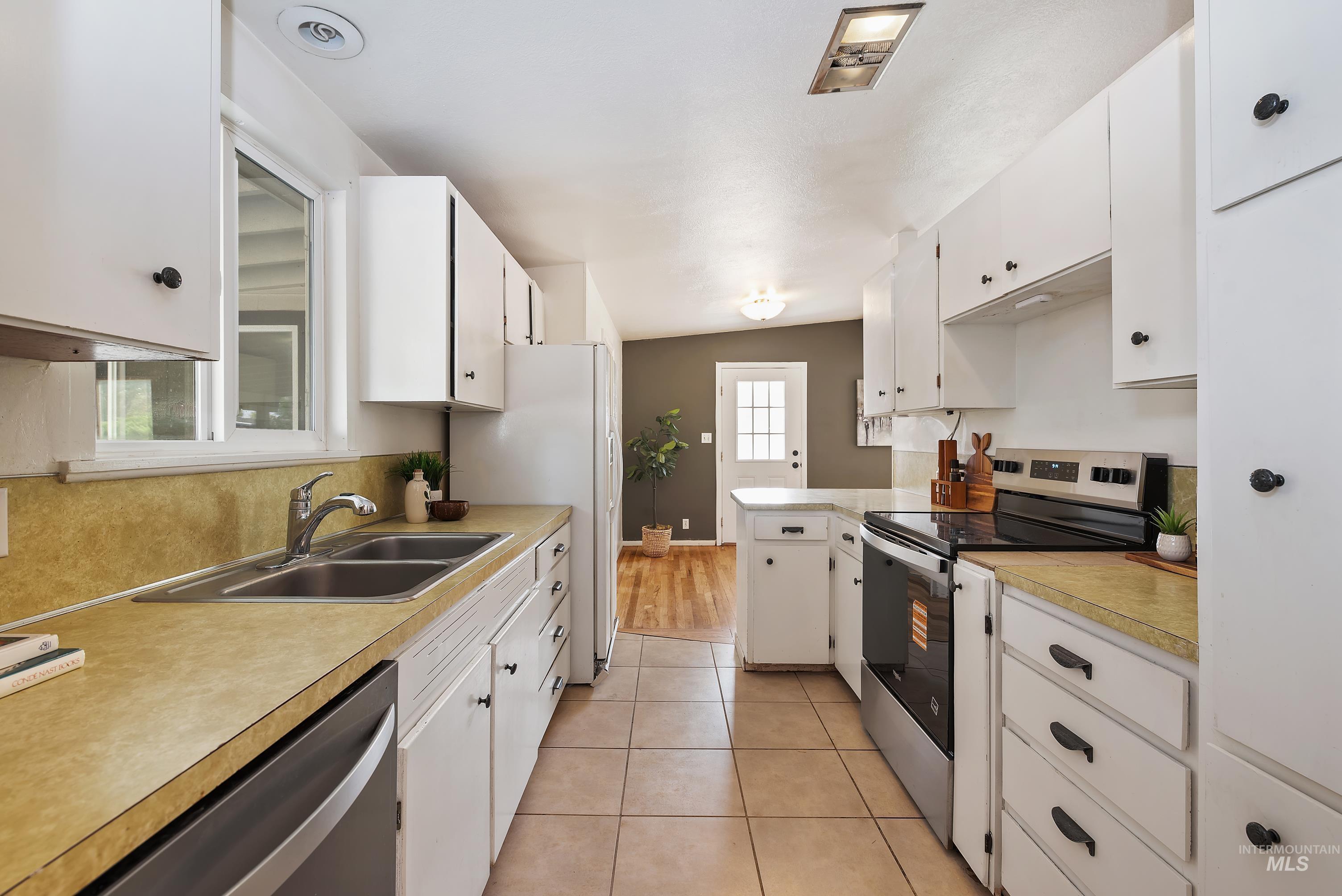 1402 S Brooklawn Property Photo 8