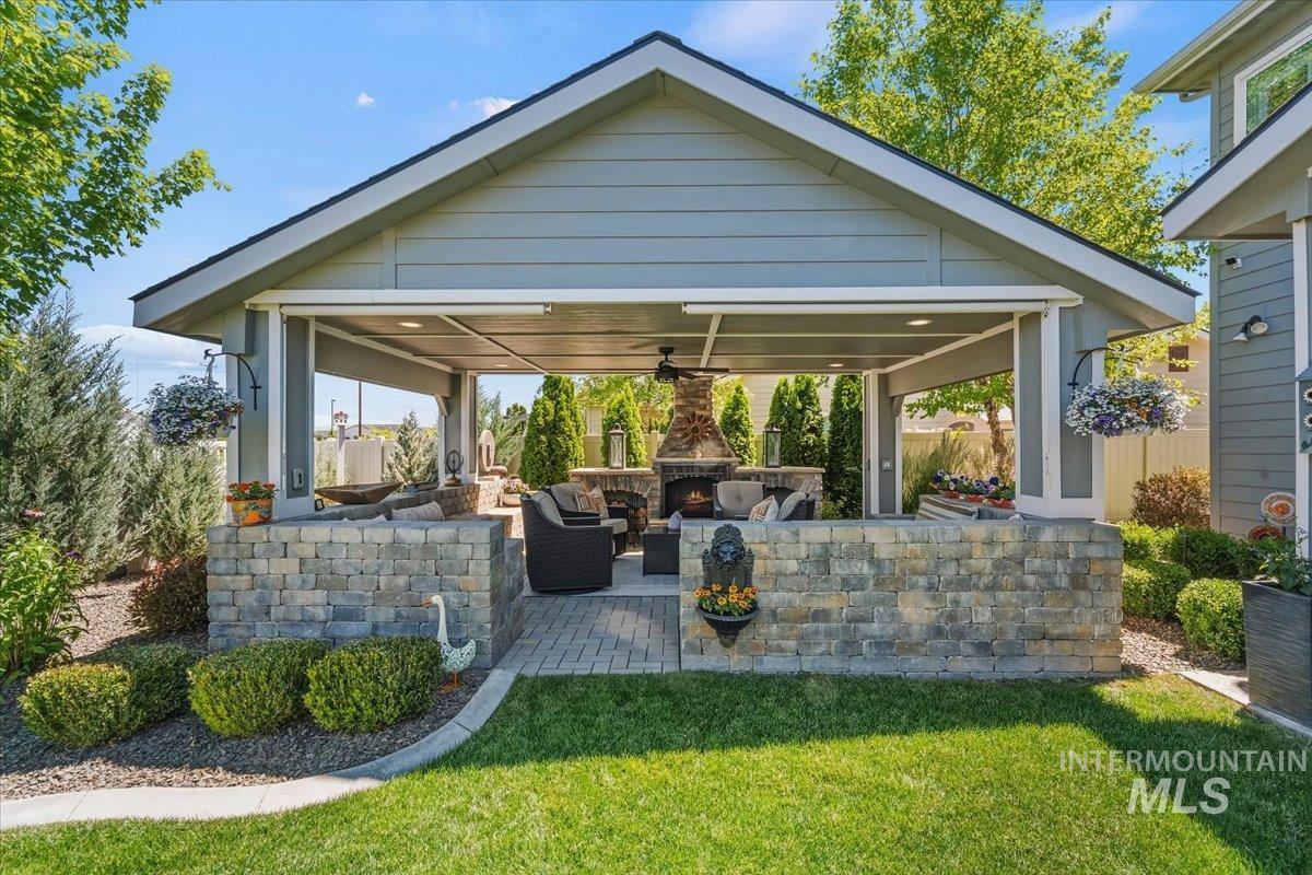 6070 E Canyon Crossing Dr Property Photo 1
