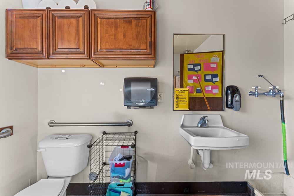3605 N Locust Grove Rd Property Photo 13