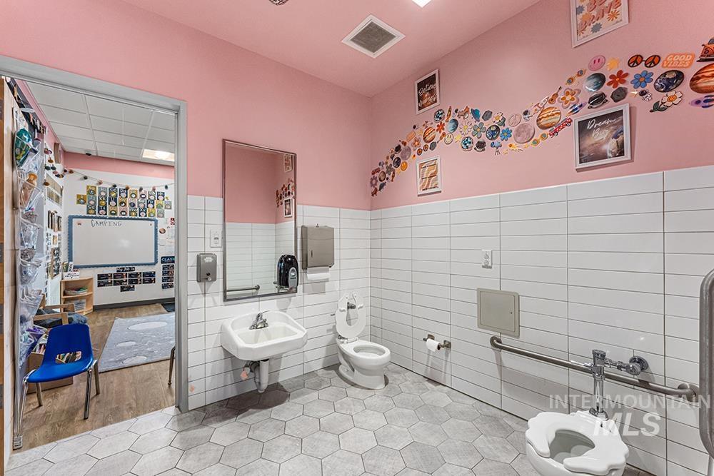 Multiple Portfolio Listing Multiple Locations Property Photo 16