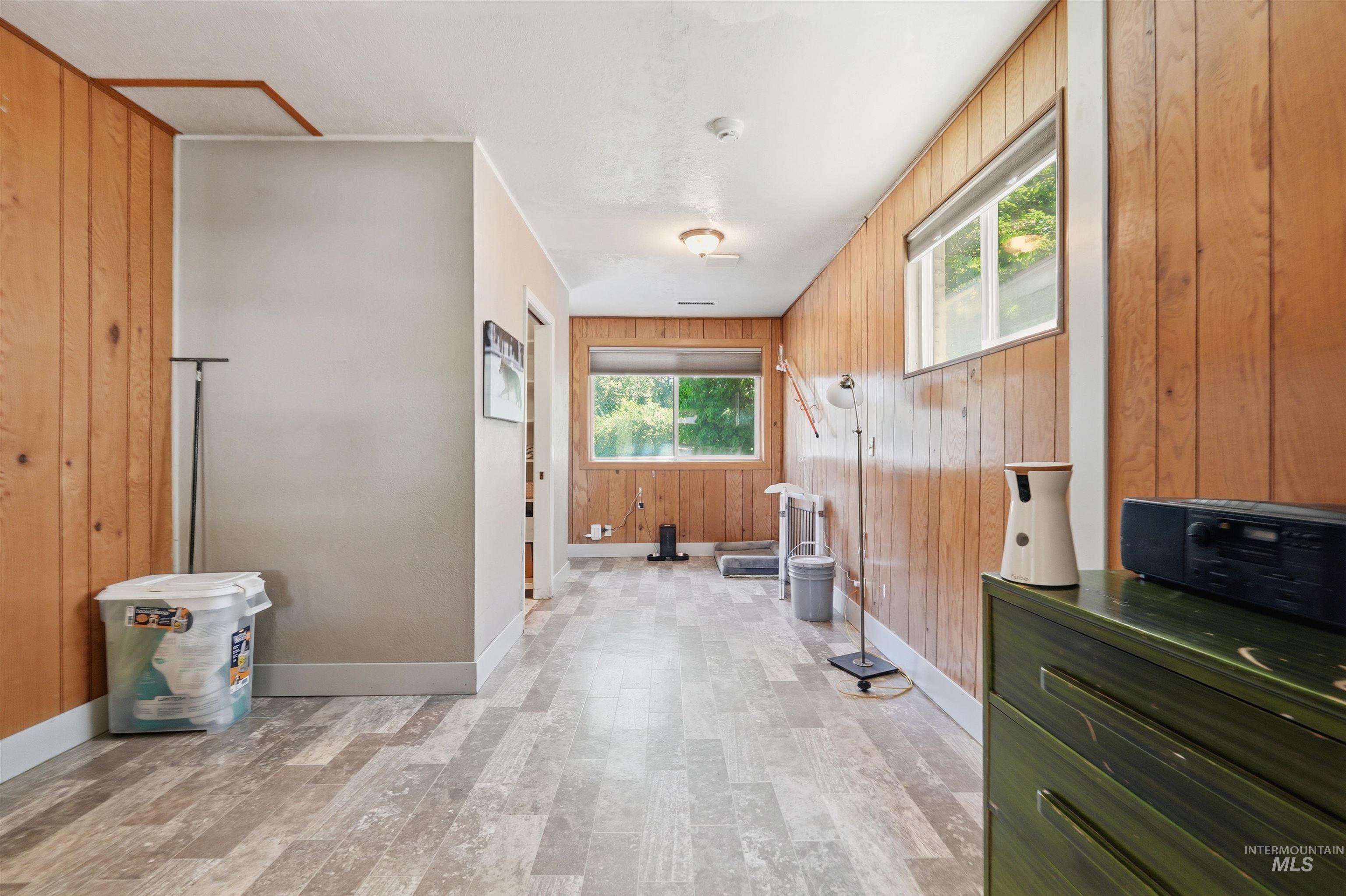 1814 N Amber St Property Photo 17