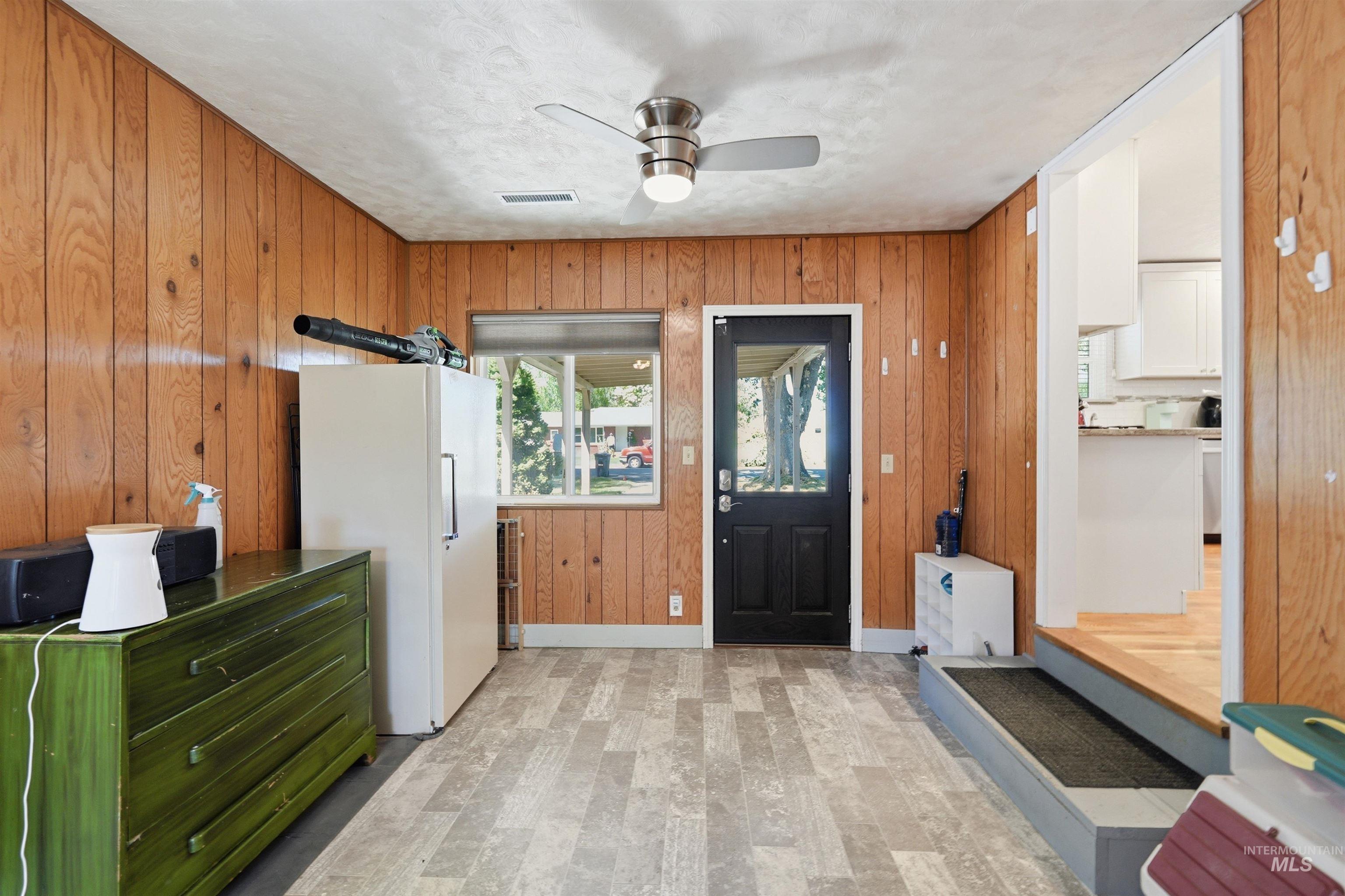 1814 N Amber St Property Photo 18
