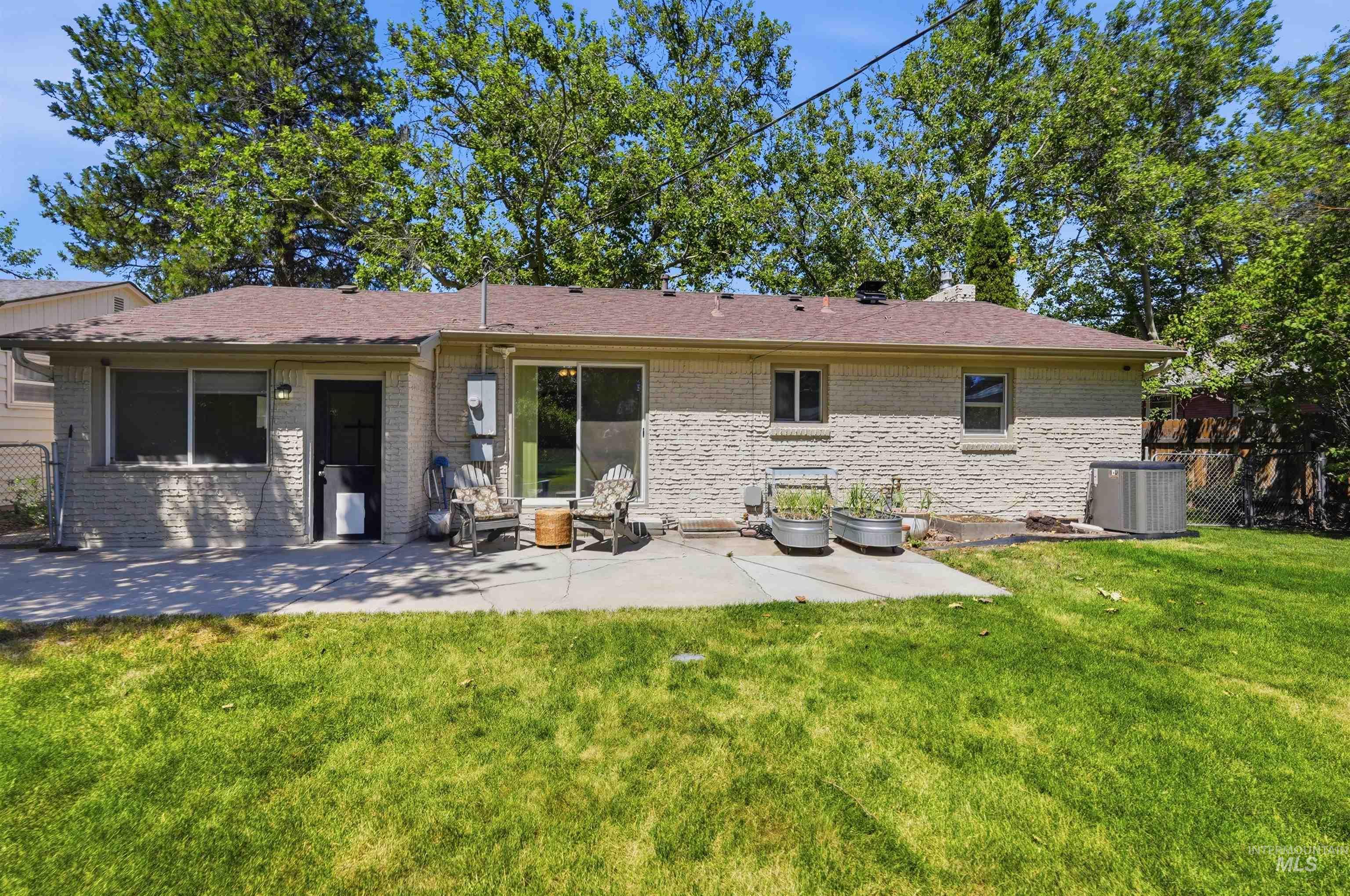 1814 N Amber St Property Photo 20