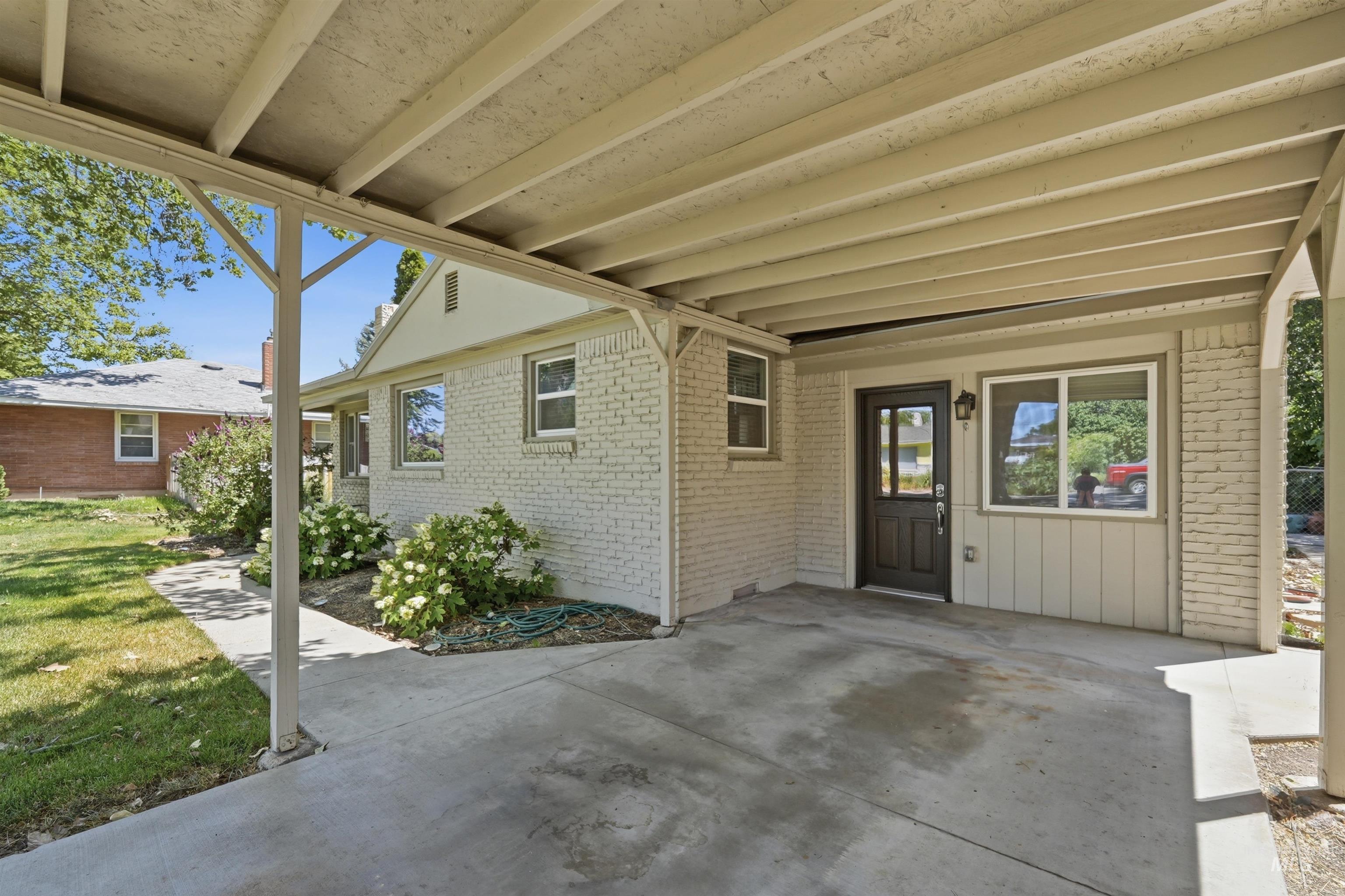 1814 N Amber St Property Photo 23