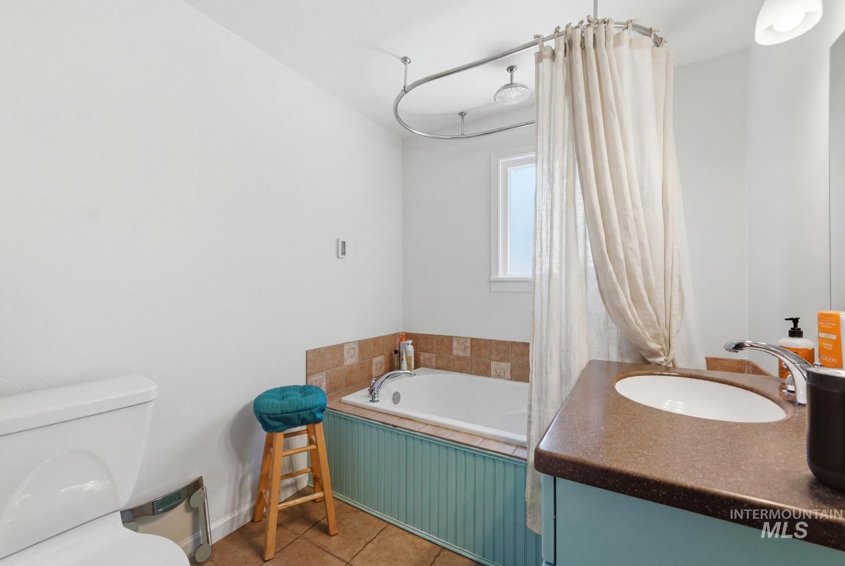 1814 N Amber St Property Photo 26