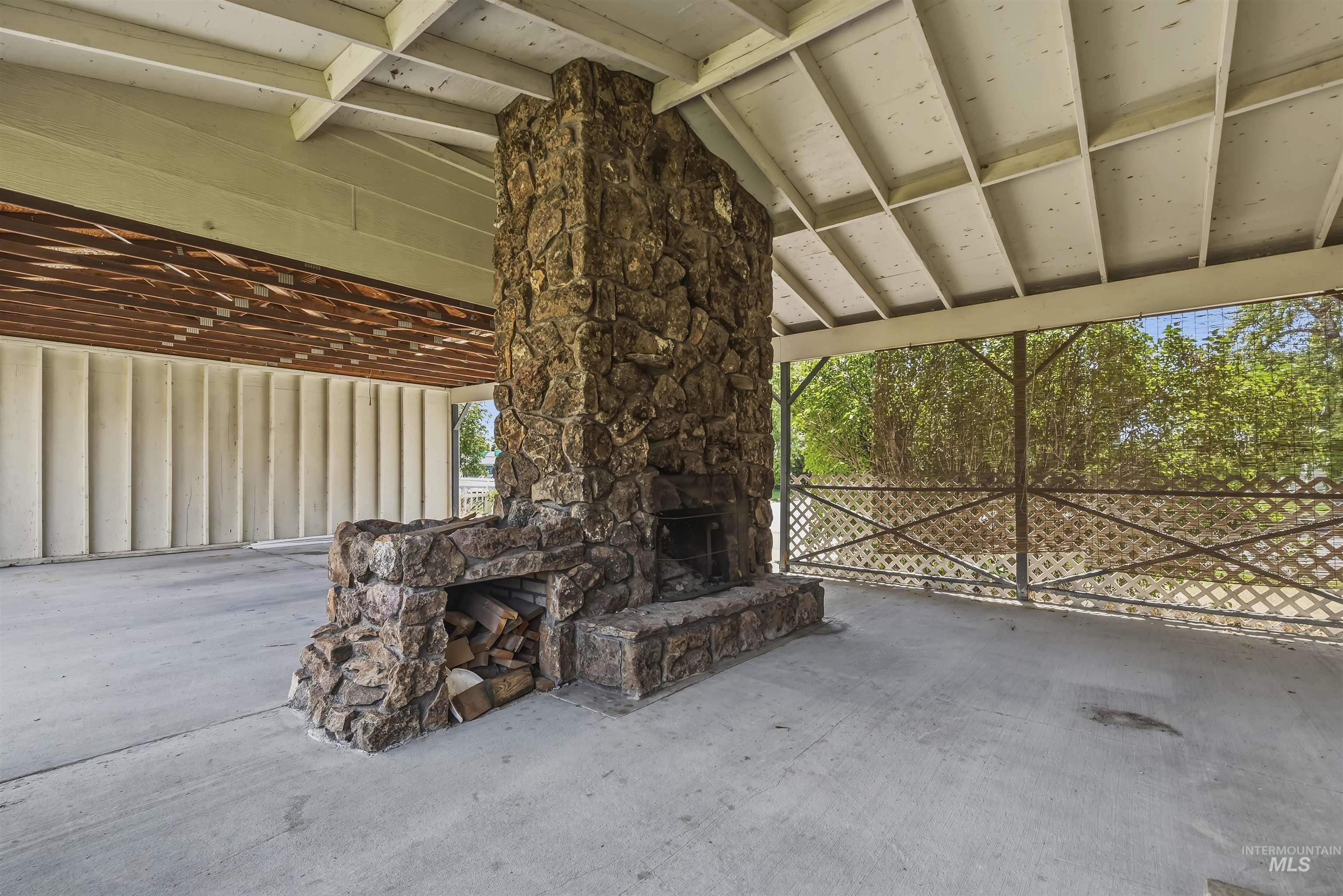 630 E Court Street Property Photo 4