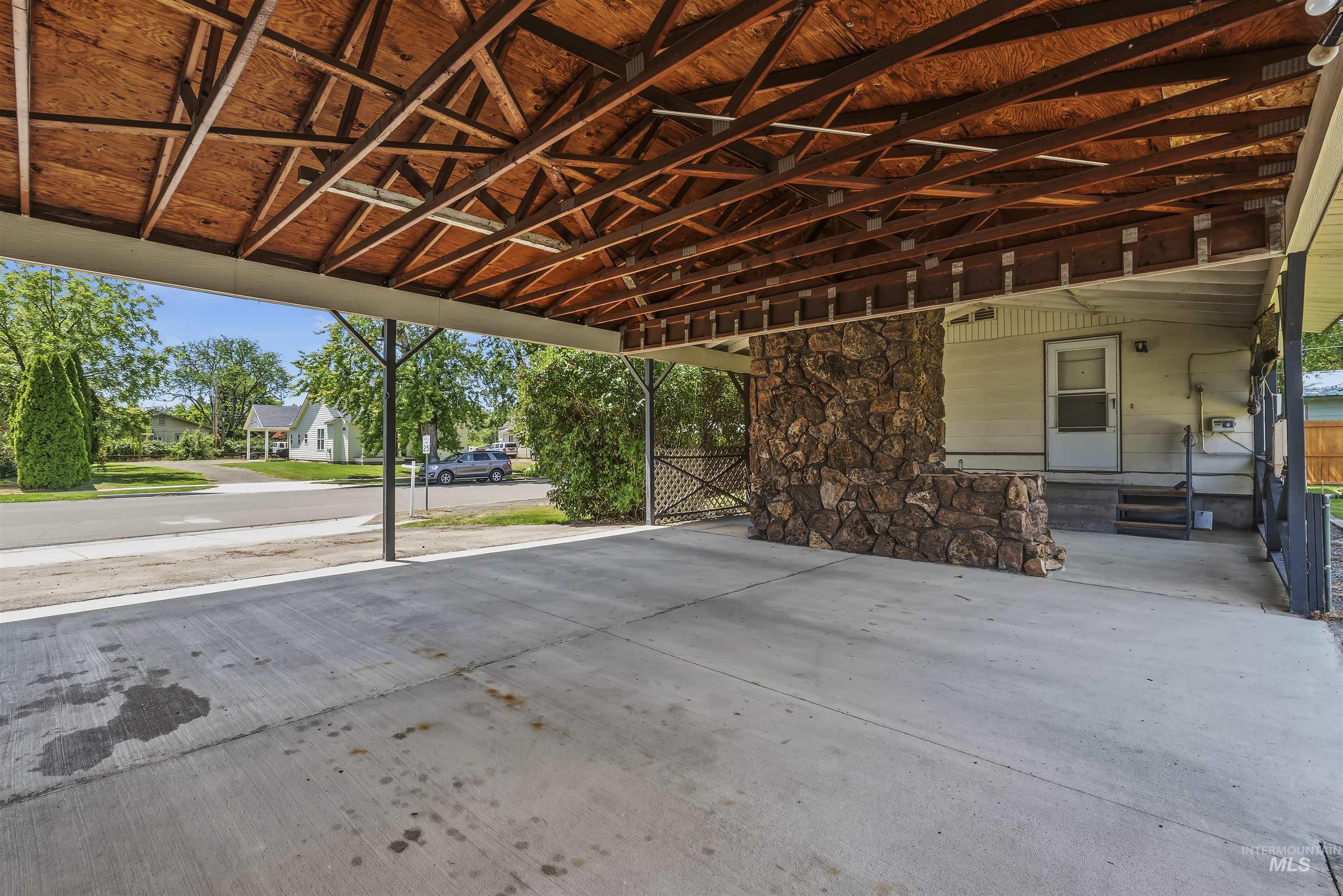 630 E Court Street Property Photo 29