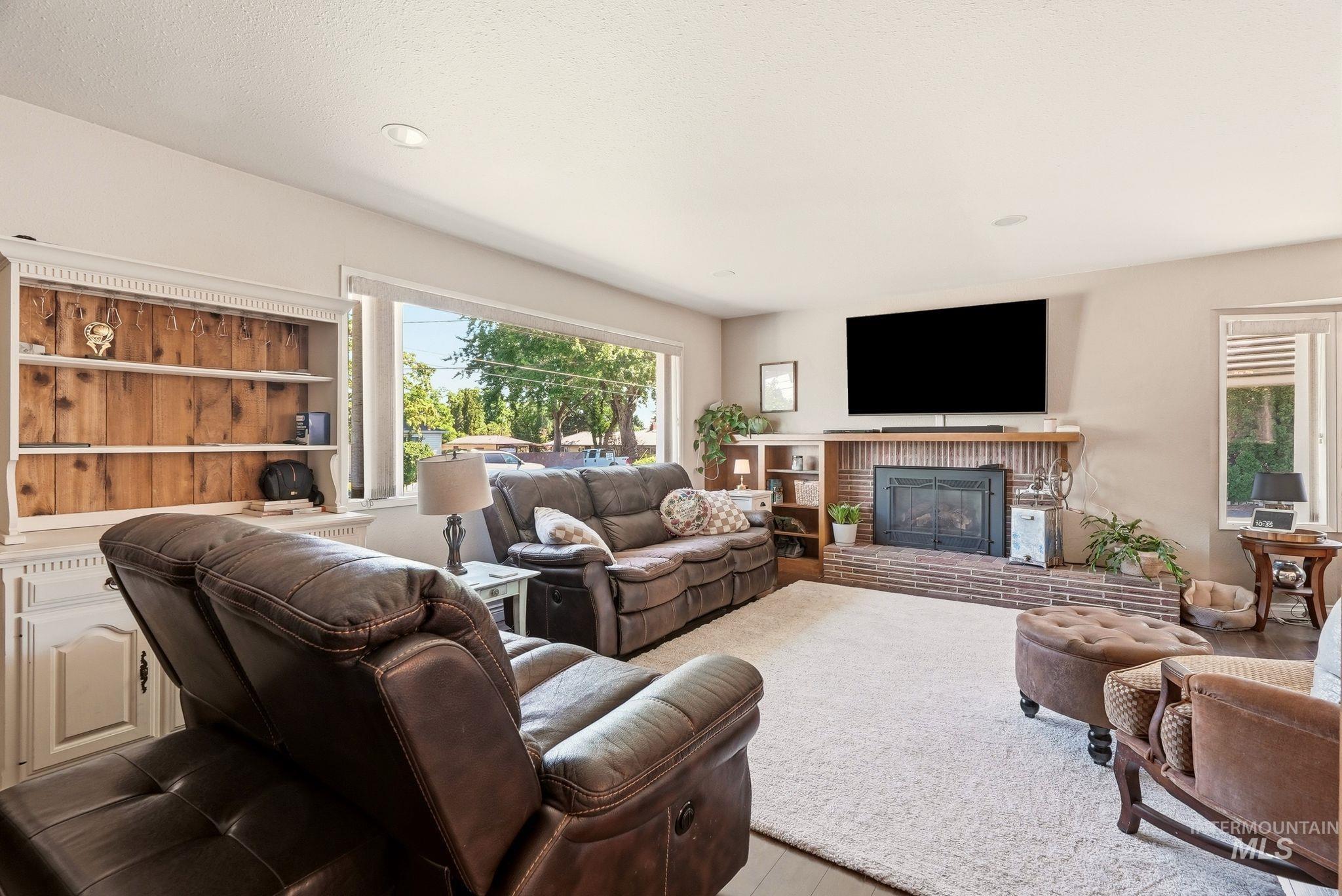 708 Park Avenue Property Photo 4