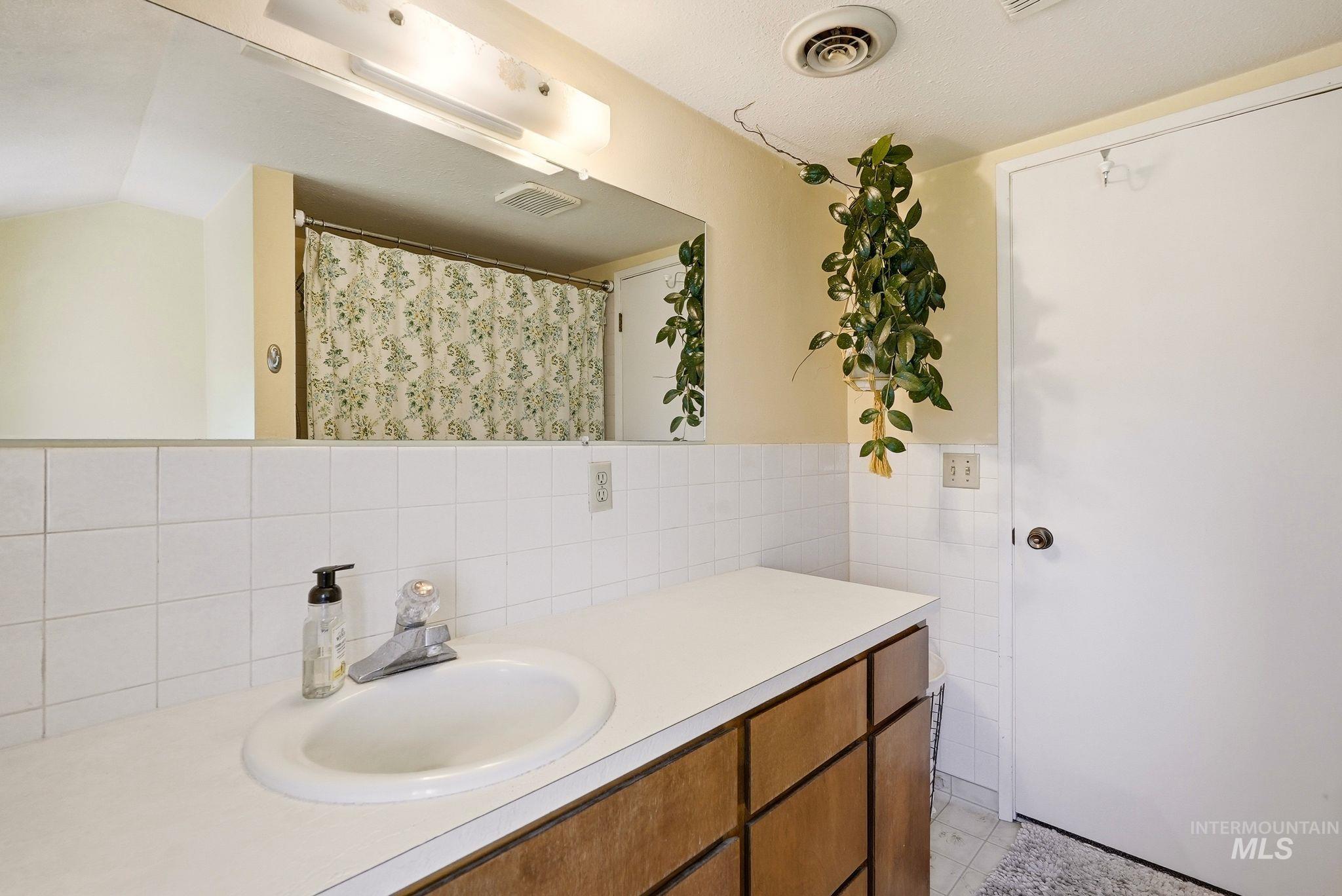 708 Park Avenue Property Photo 20