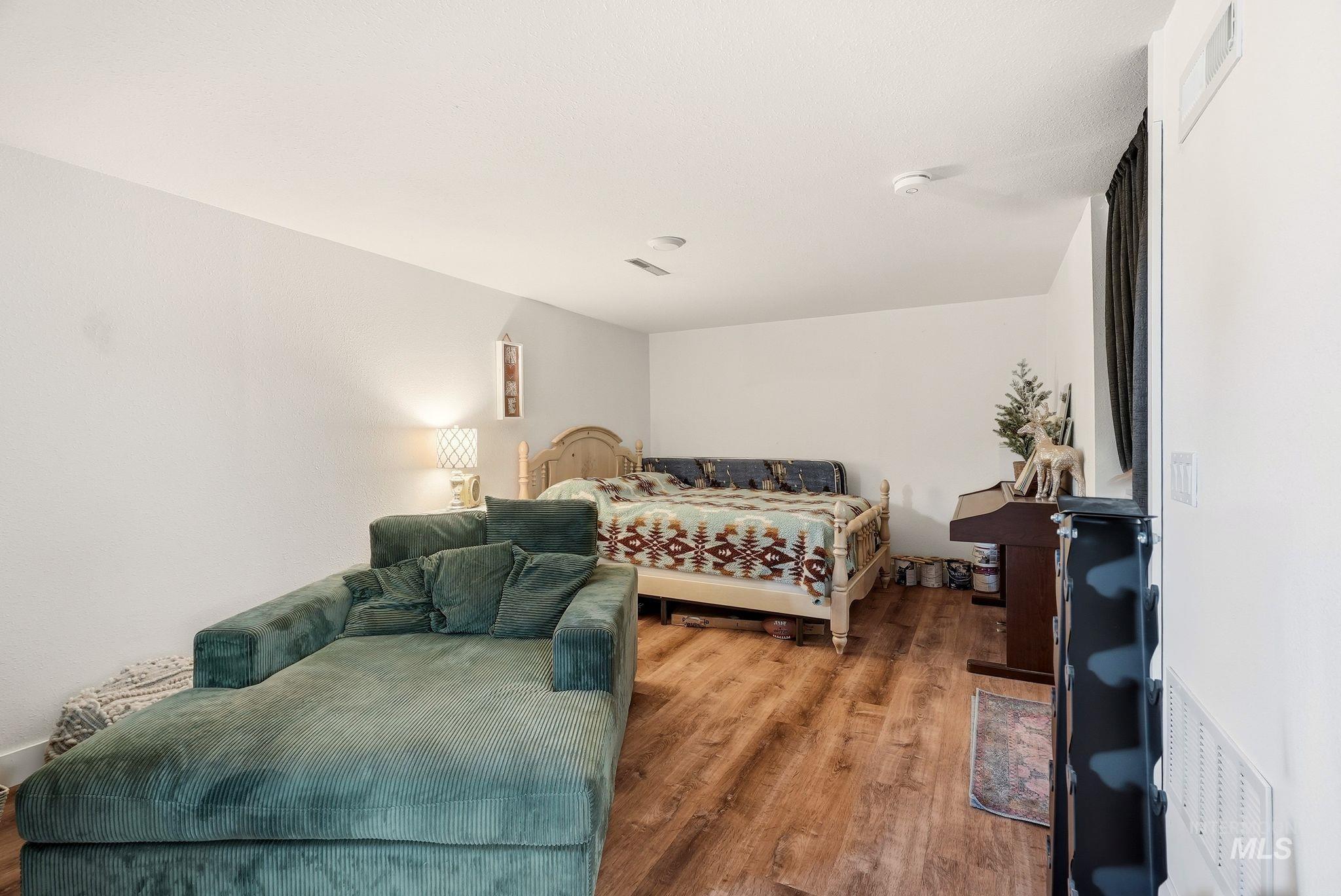 708 Park Avenue Property Photo 24