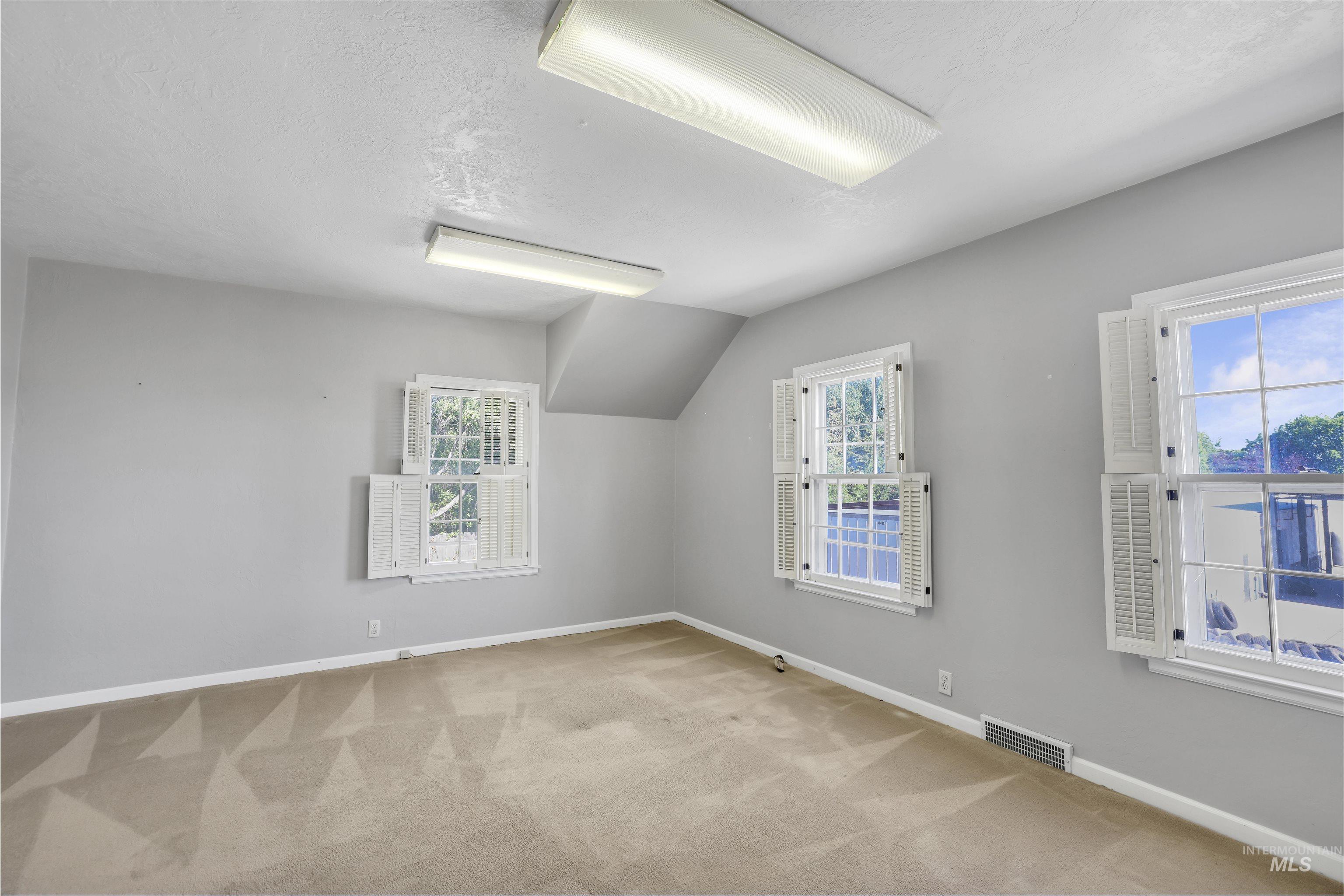 397 Blue Lakes Blvd N Property Photo 12
