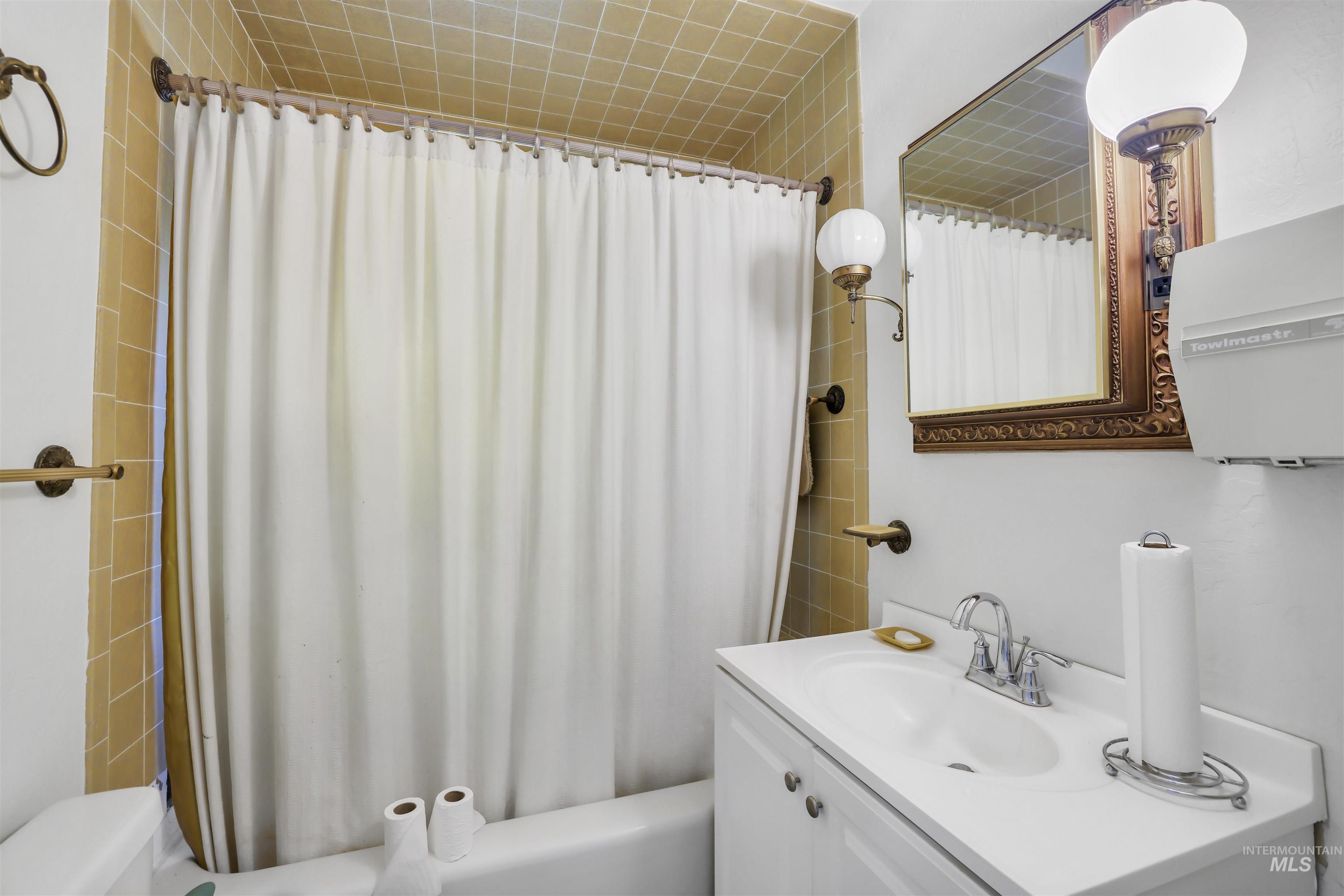 397 Blue Lakes Blvd N Property Photo 14