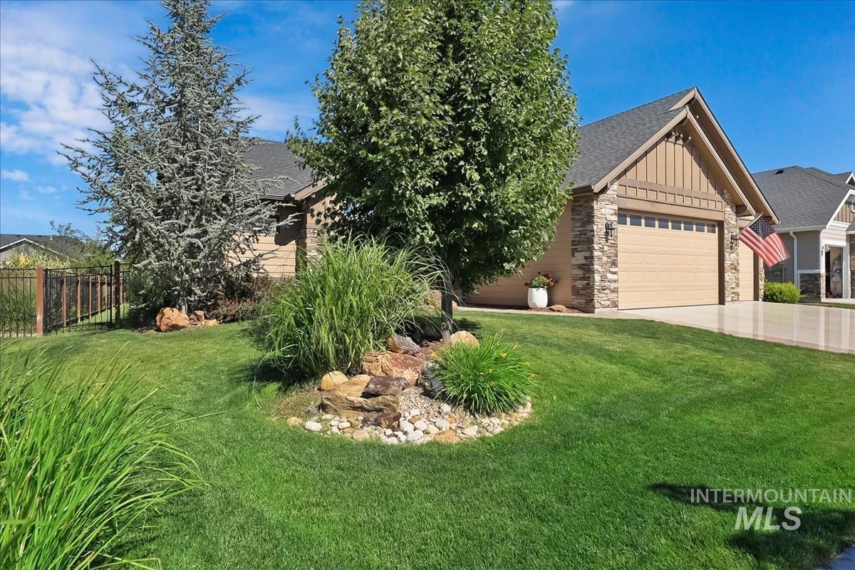 1116 N World Cup Lane Property Photo 2