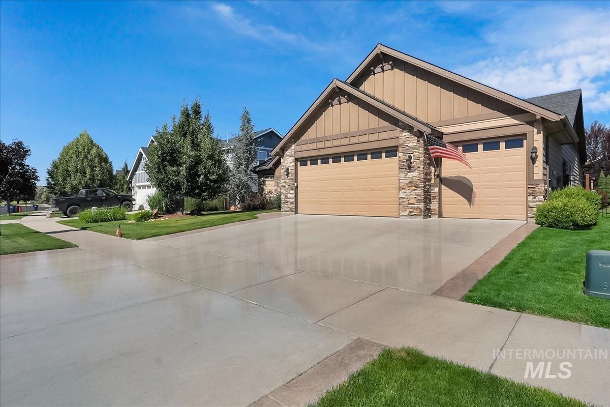 1116 N World Cup Lane Property Photo 3