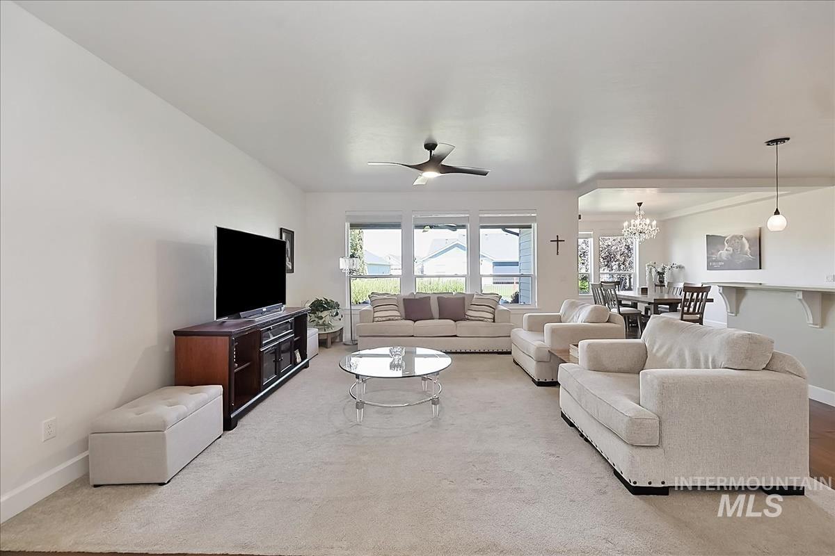 1116 N World Cup Lane Property Photo 10