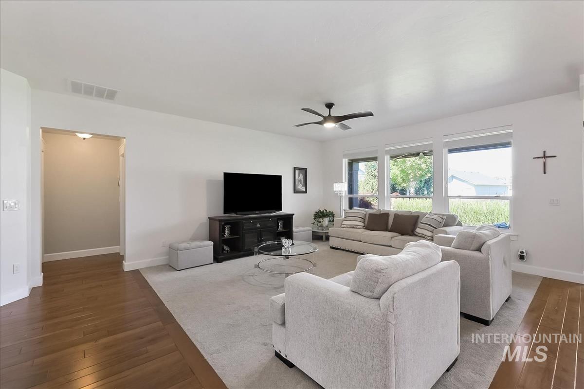 1116 N World Cup Lane Property Photo 12