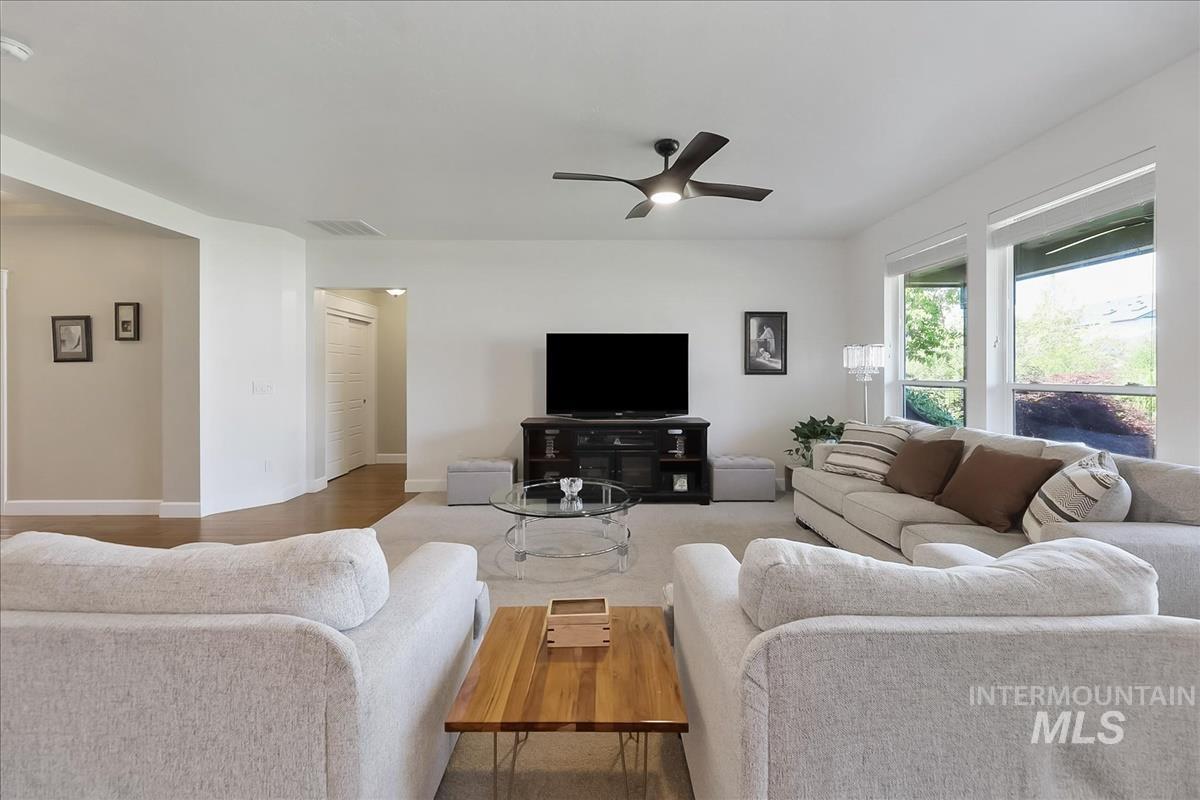 1116 N World Cup Lane Property Photo 13
