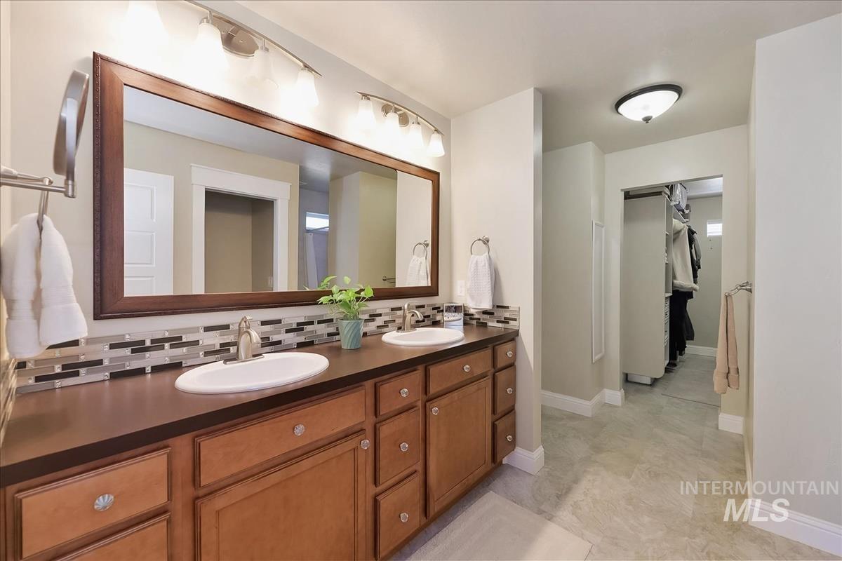 1116 N World Cup Lane Property Photo 28