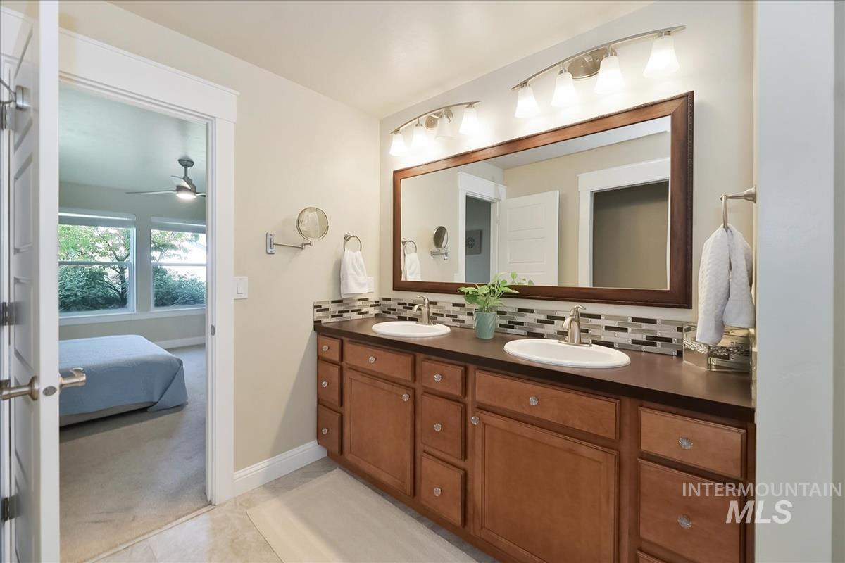 1116 N World Cup Lane Property Photo 30