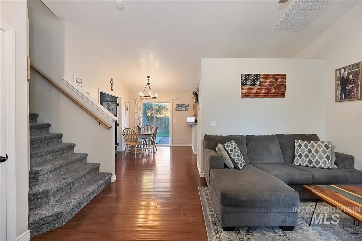 913 S Lily Court Property Photo 17