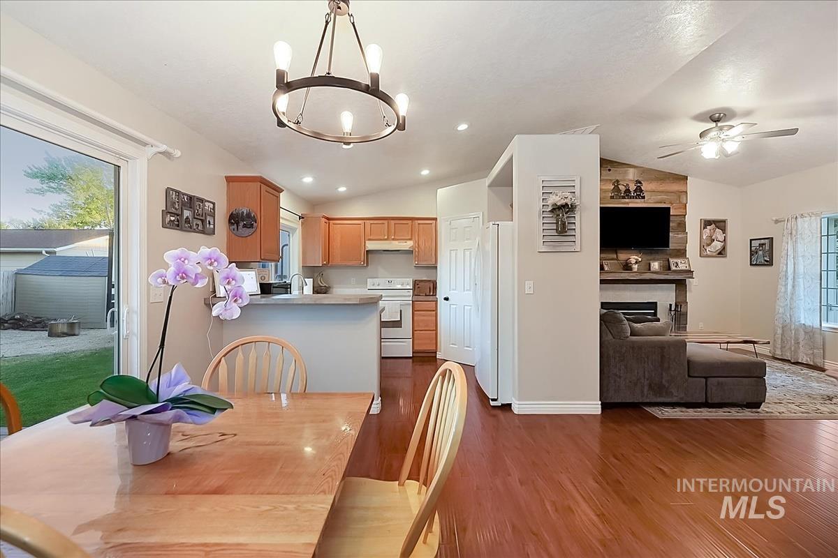 913 S Lily Court Property Photo 26