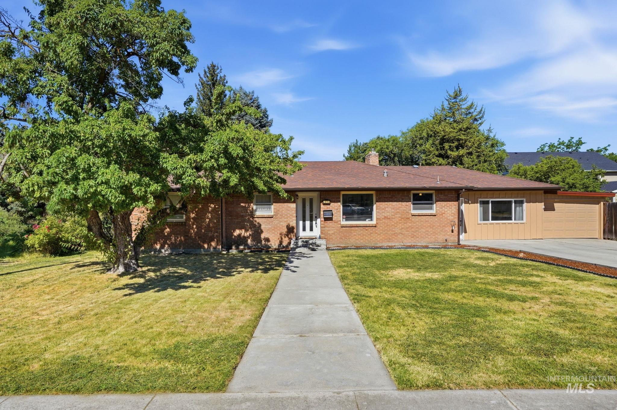 275 S Latah St Property Photo 2
