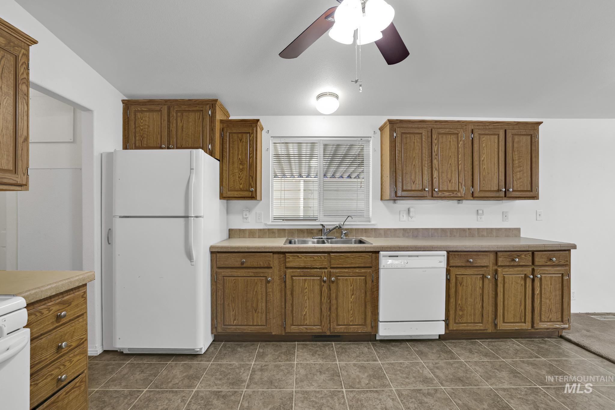 1625 Maple St Property Photo 5