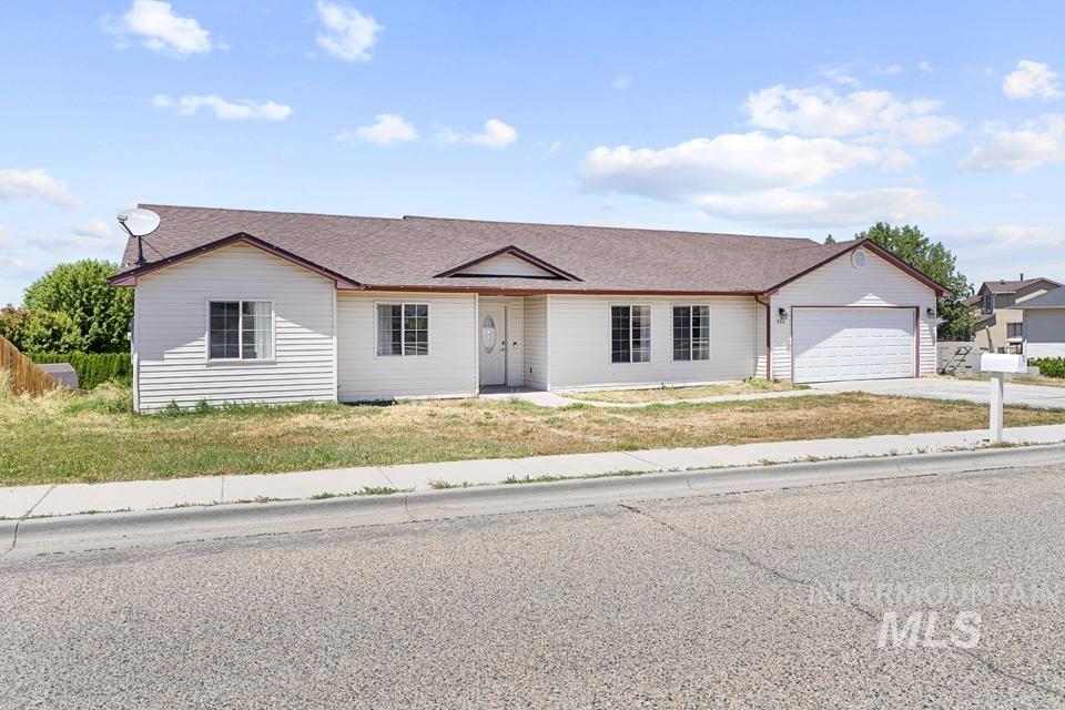 880 S Iowa Ave Property Photo 1