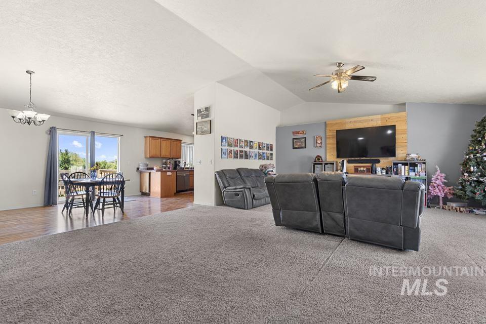 880 S Iowa Ave Property Photo 3