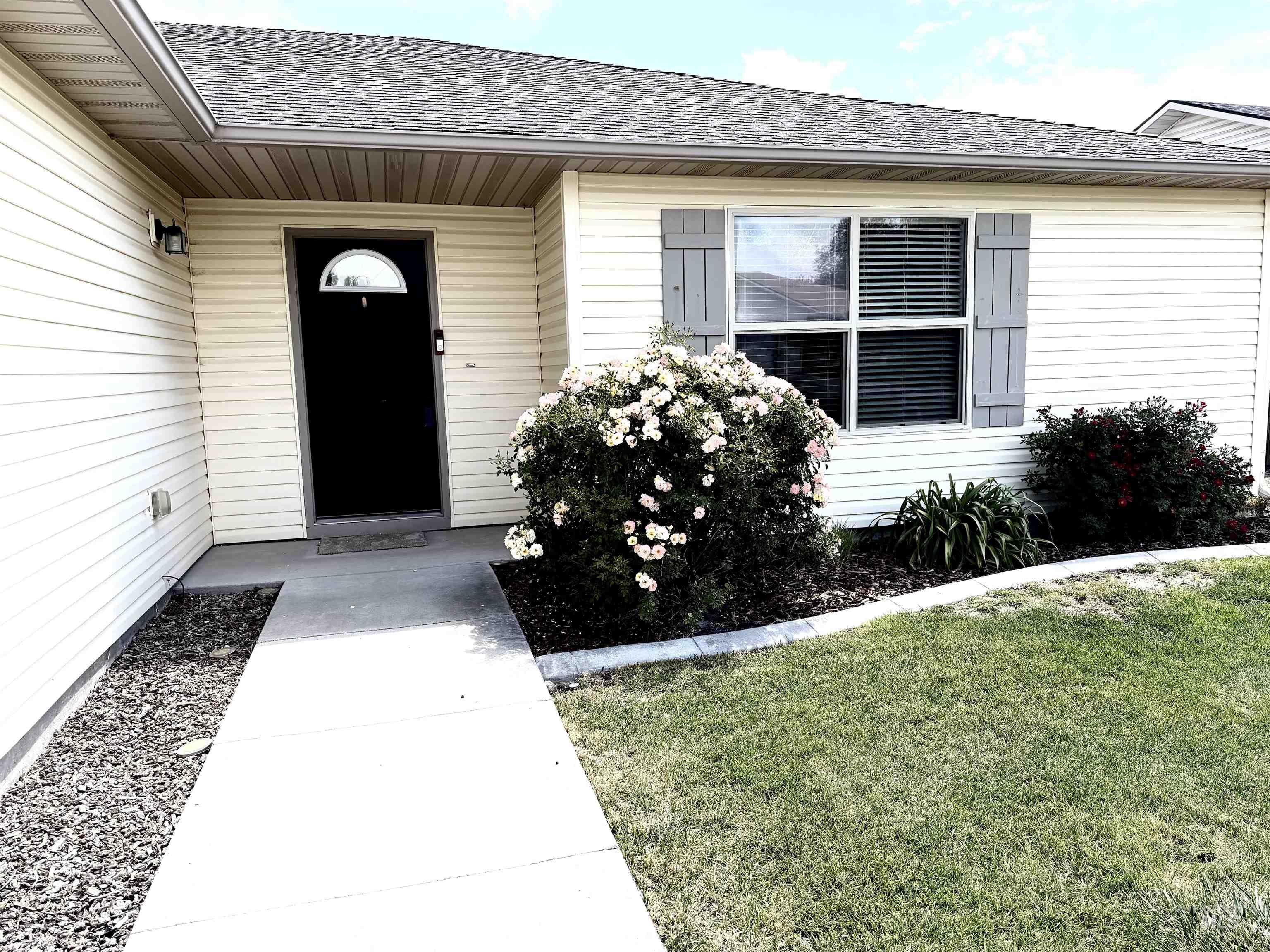 1135 Fiesta Way Property Photo 7