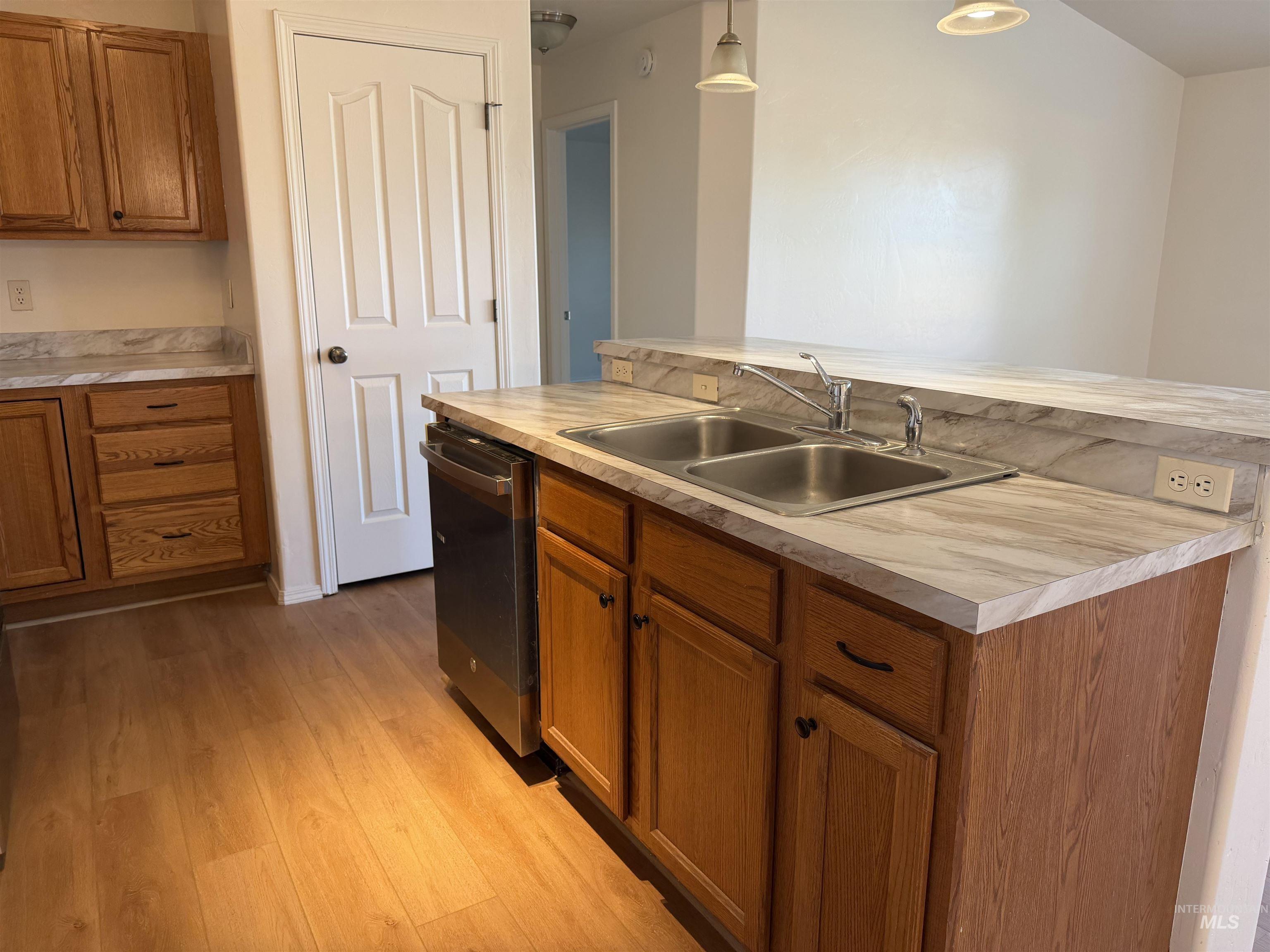 1135 Fiesta Way Property Photo 11