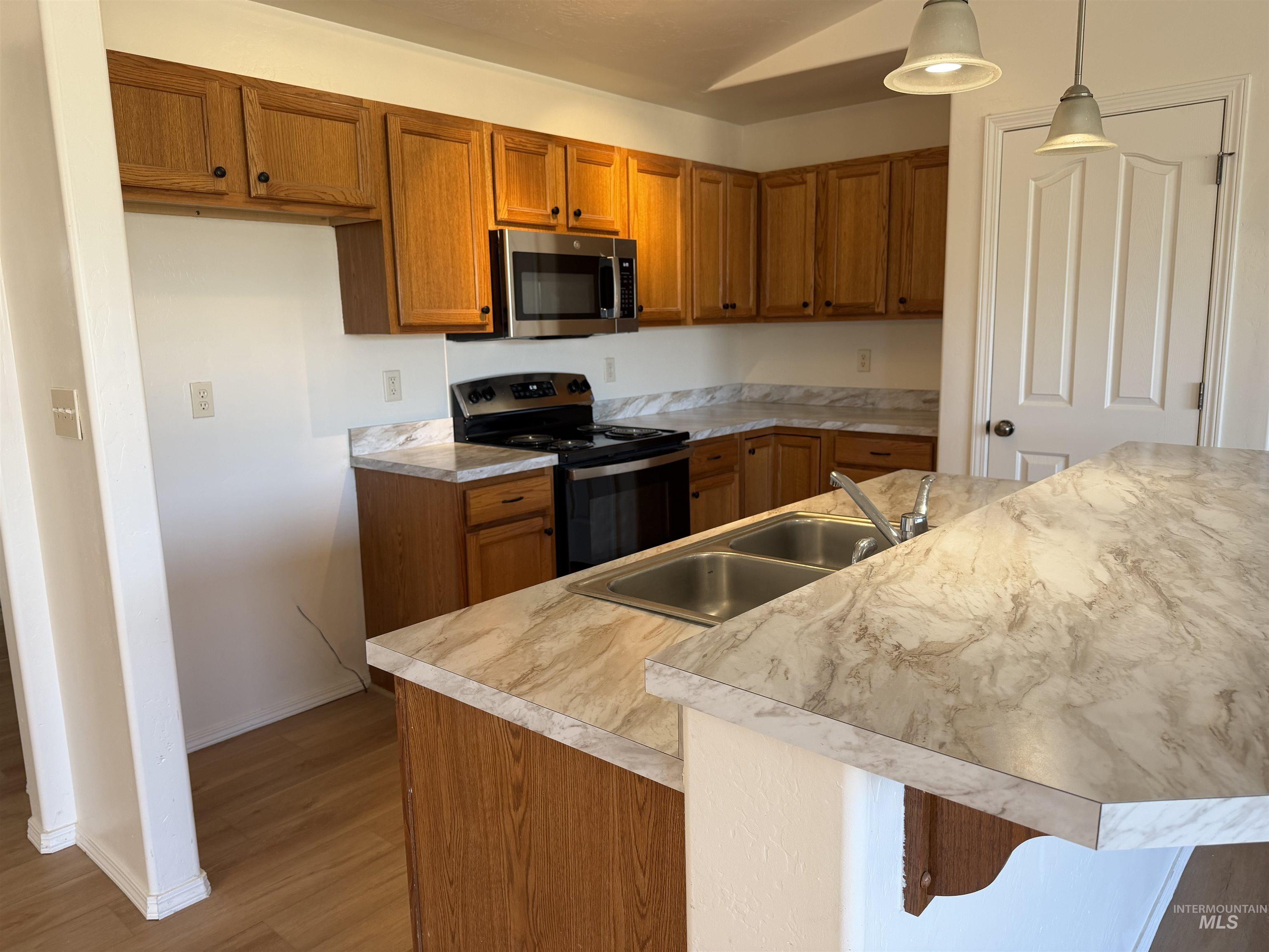 1135 Fiesta Way Property Photo 12