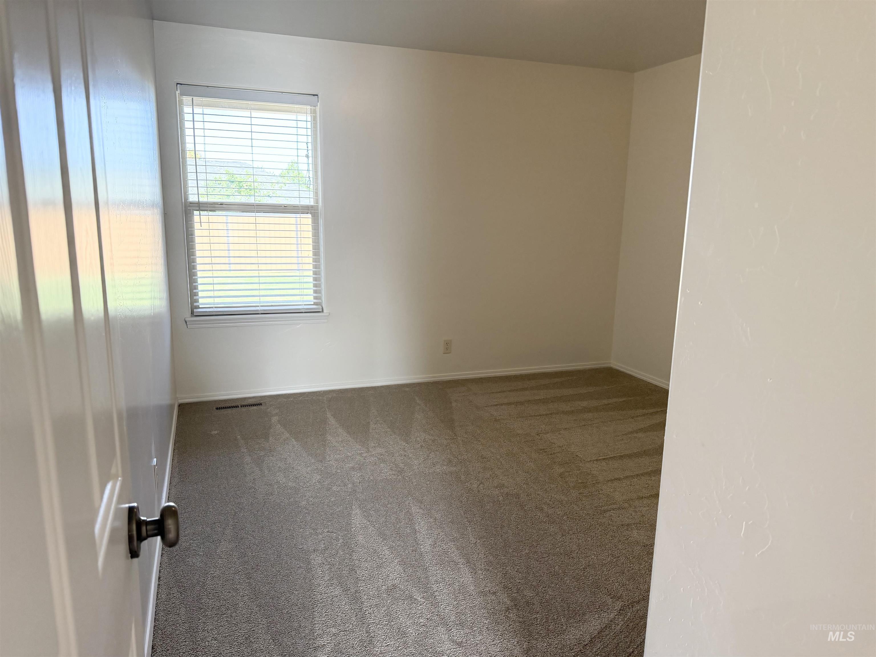 1135 Fiesta Way Property Photo 32