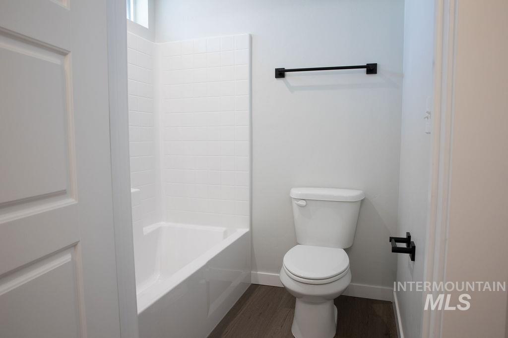 3065 N Mountain Lake Ave Property Photo 41