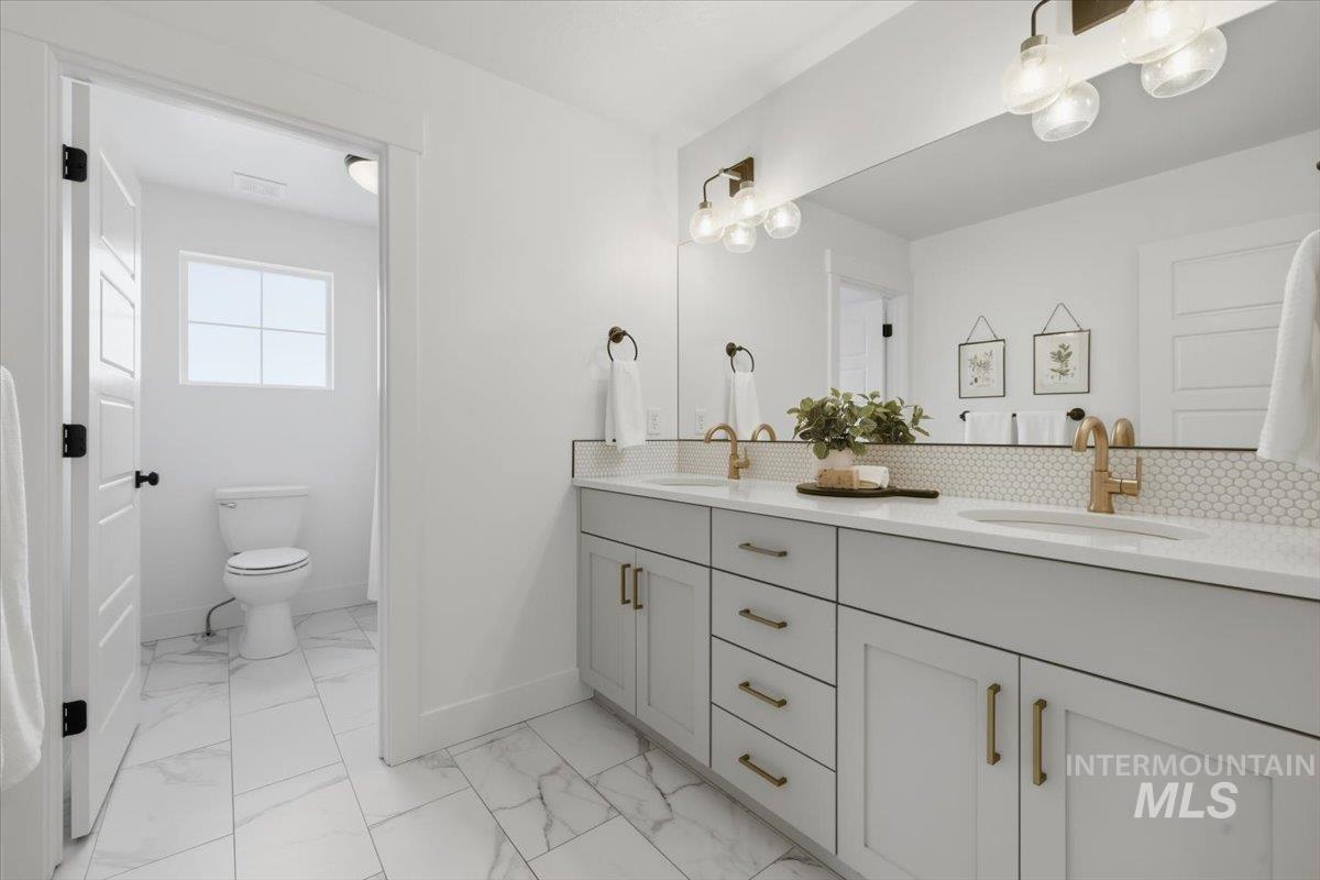 3457 E Berghan Street Property Photo 9