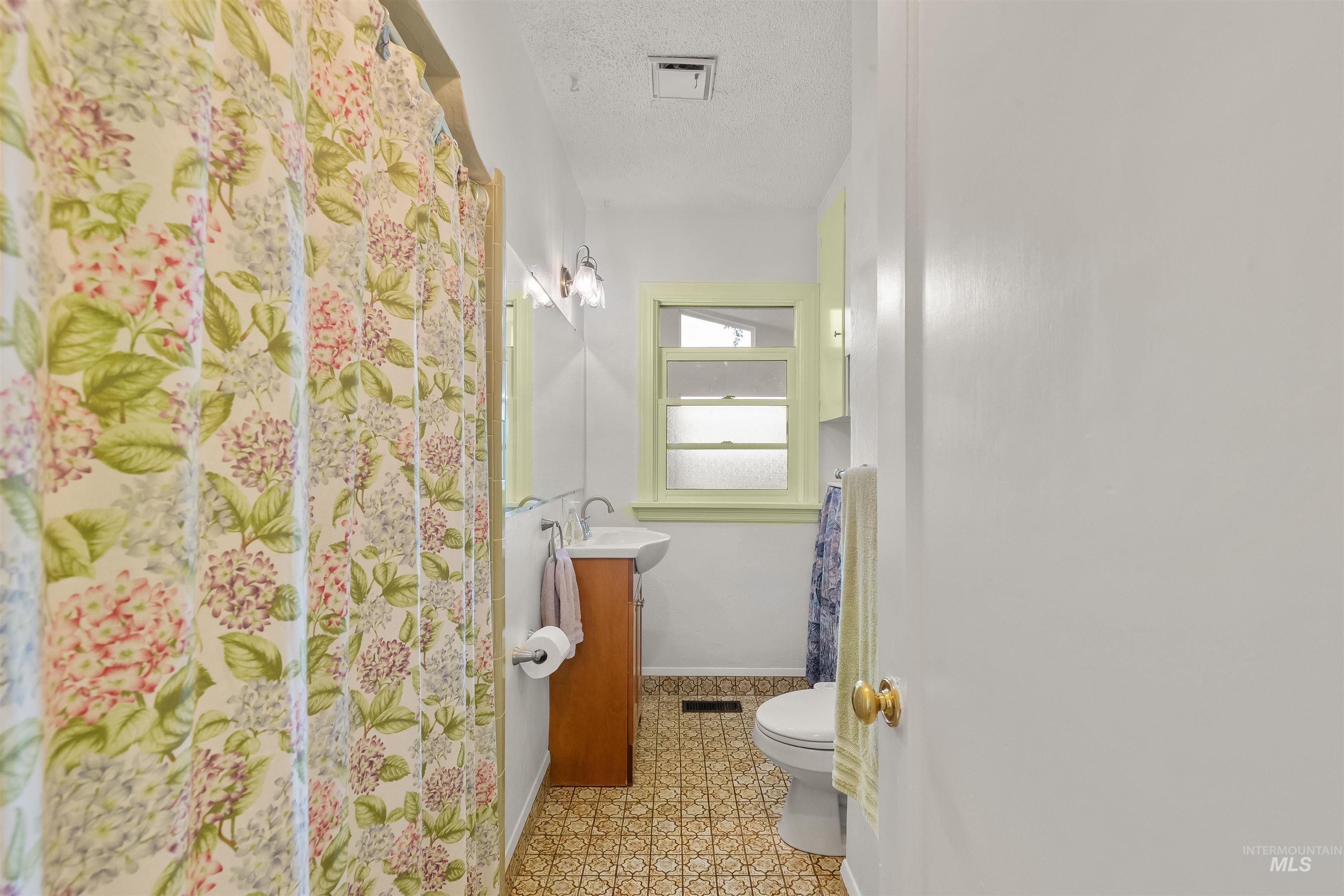 924 N Street Property Photo 22