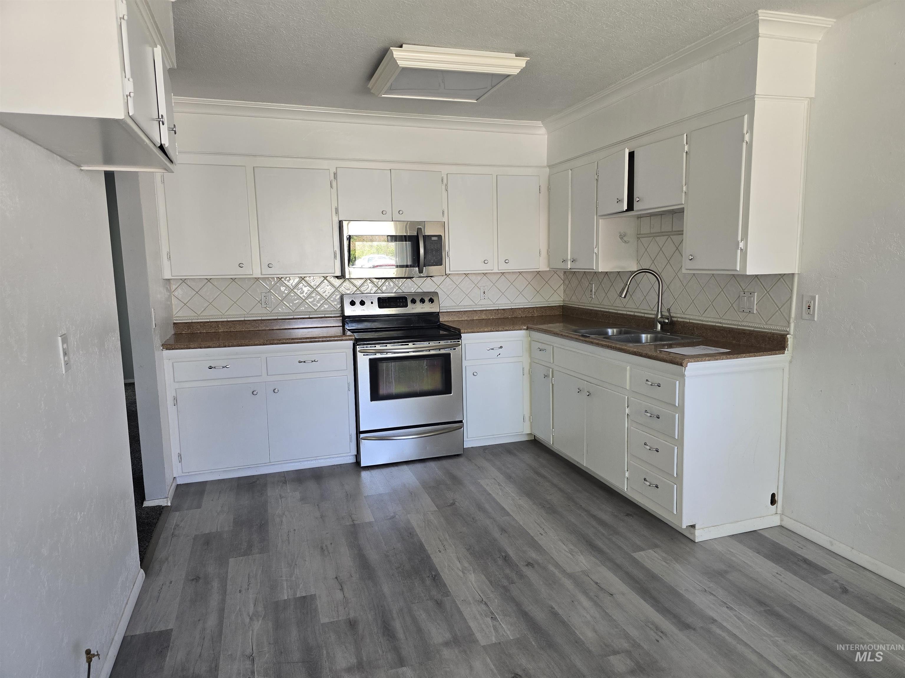 346 N Conant Ave. Property Photo 2