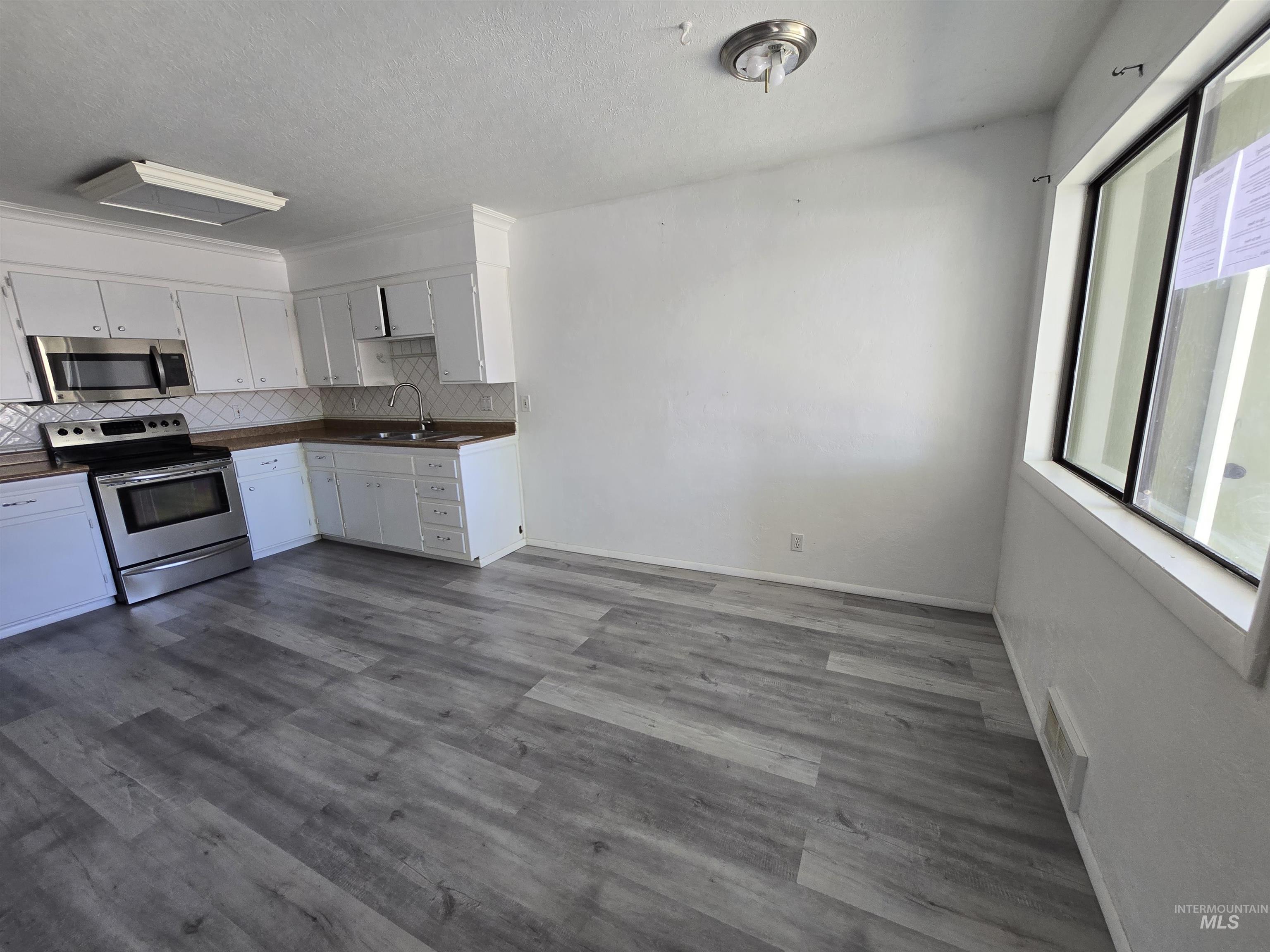 346 N Conant Ave. Property Photo 3