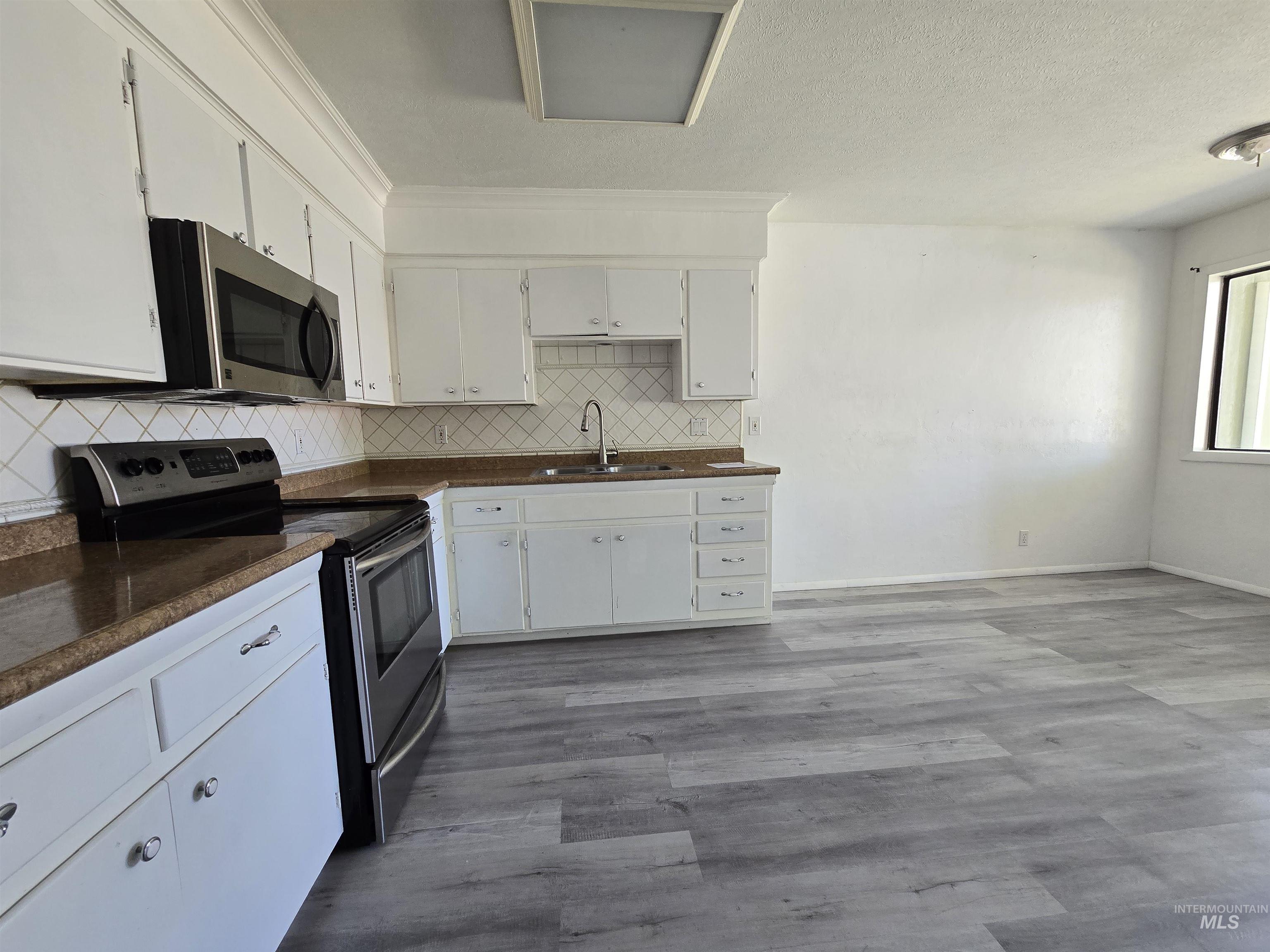 346 N Conant Ave. Property Photo 4