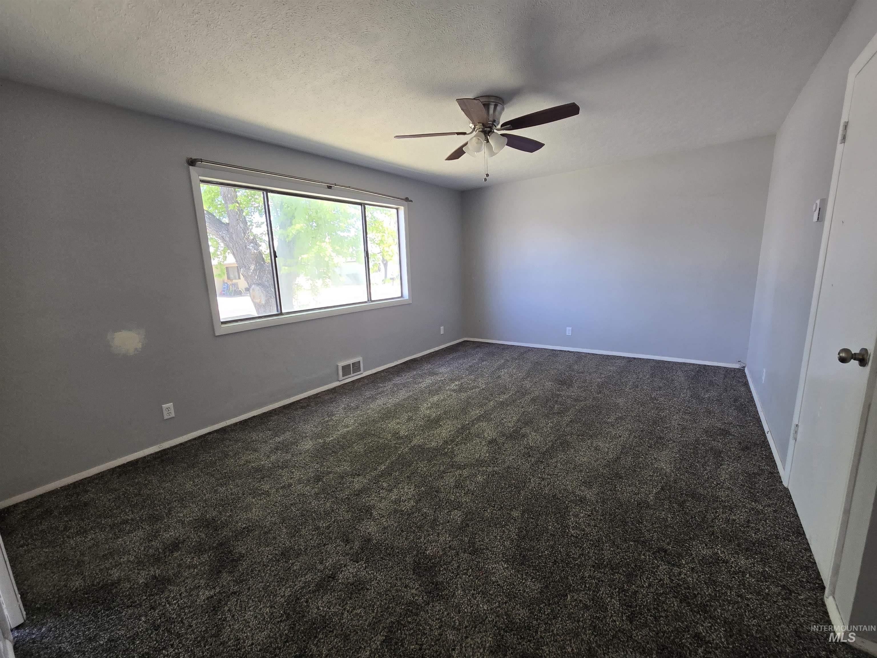 346 N Conant Ave. Property Photo 5