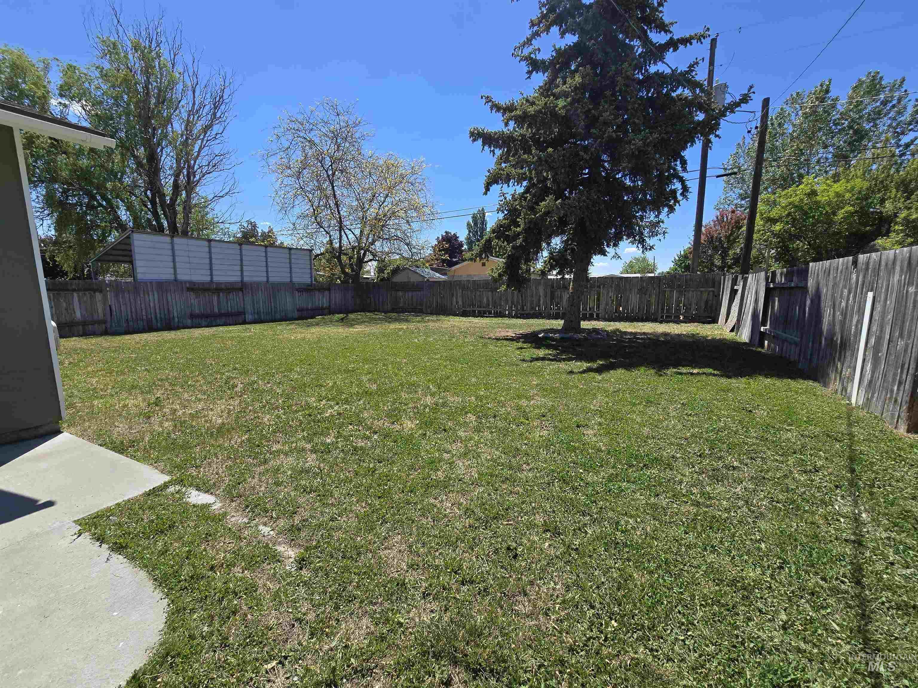 346 N Conant Ave. Property Photo 15