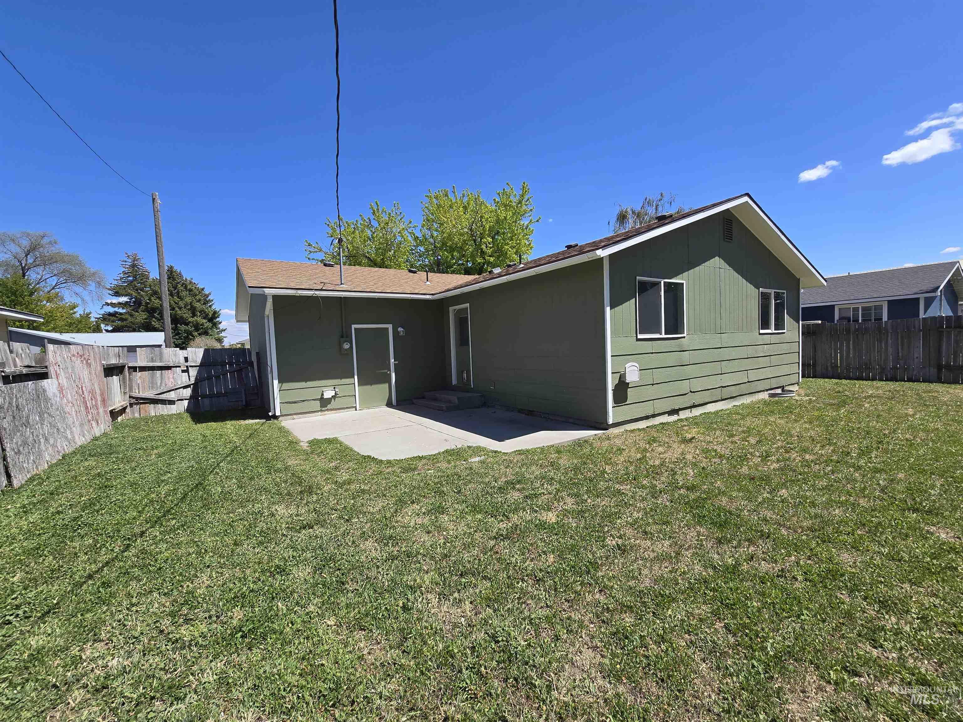 346 N Conant Ave. Property Photo 16